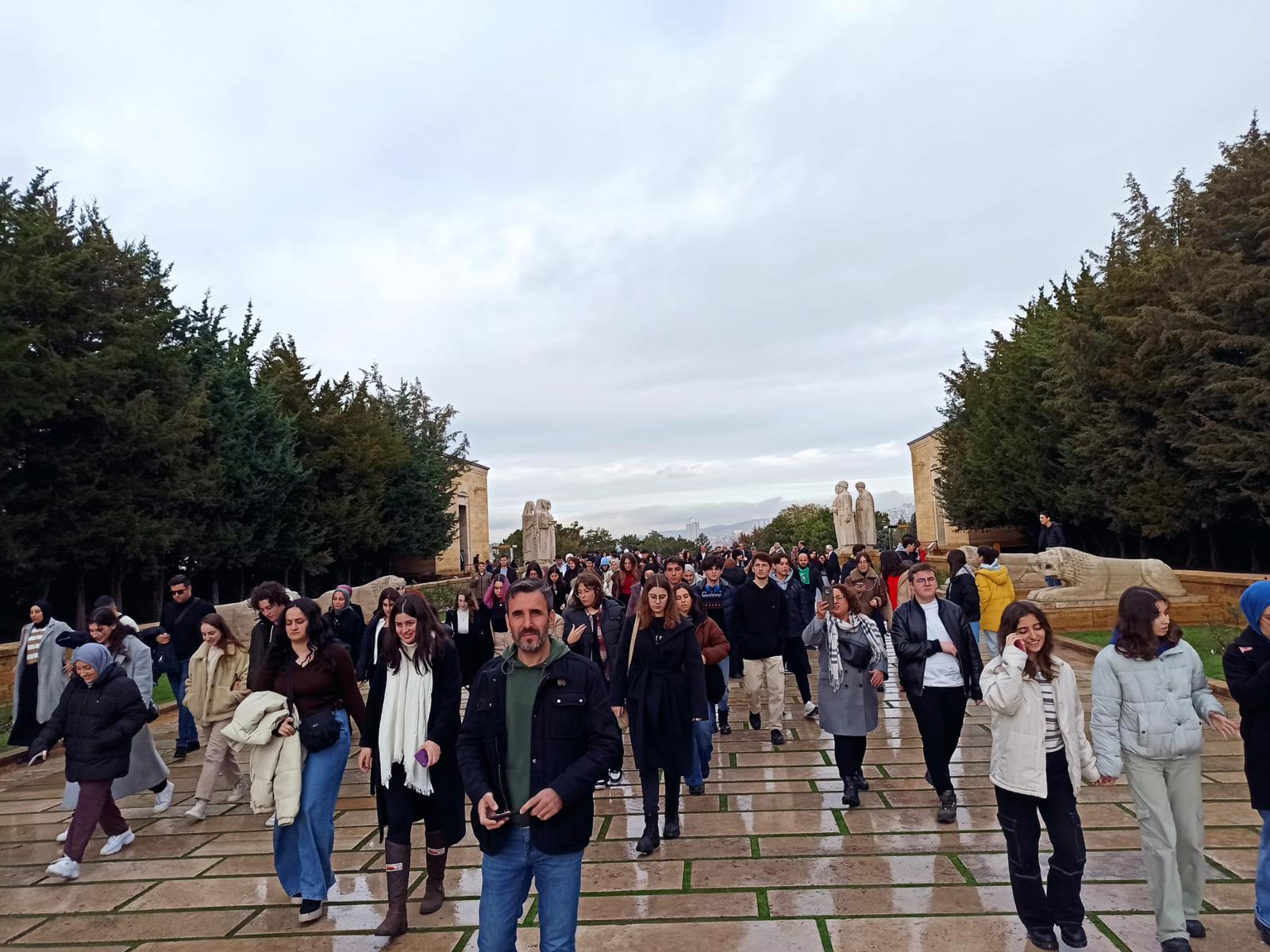 İzmit Belediyesi Çınar Akademi öğrencileriAnıtkabir’i ziyaret etti (2)
