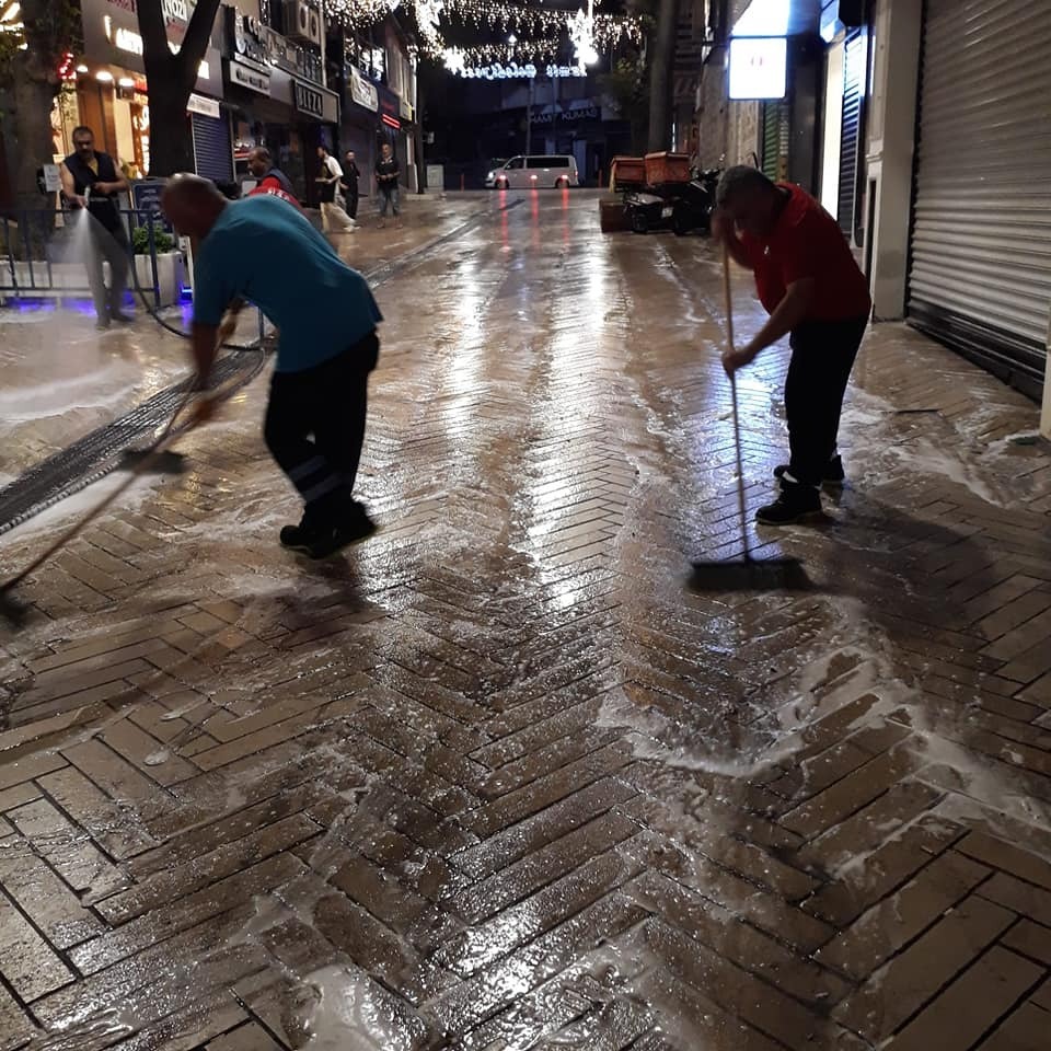 İzmit Belediyesi, daha temiz bir İzmit için 2023 yılında da gece gündüz çalıştı (11)