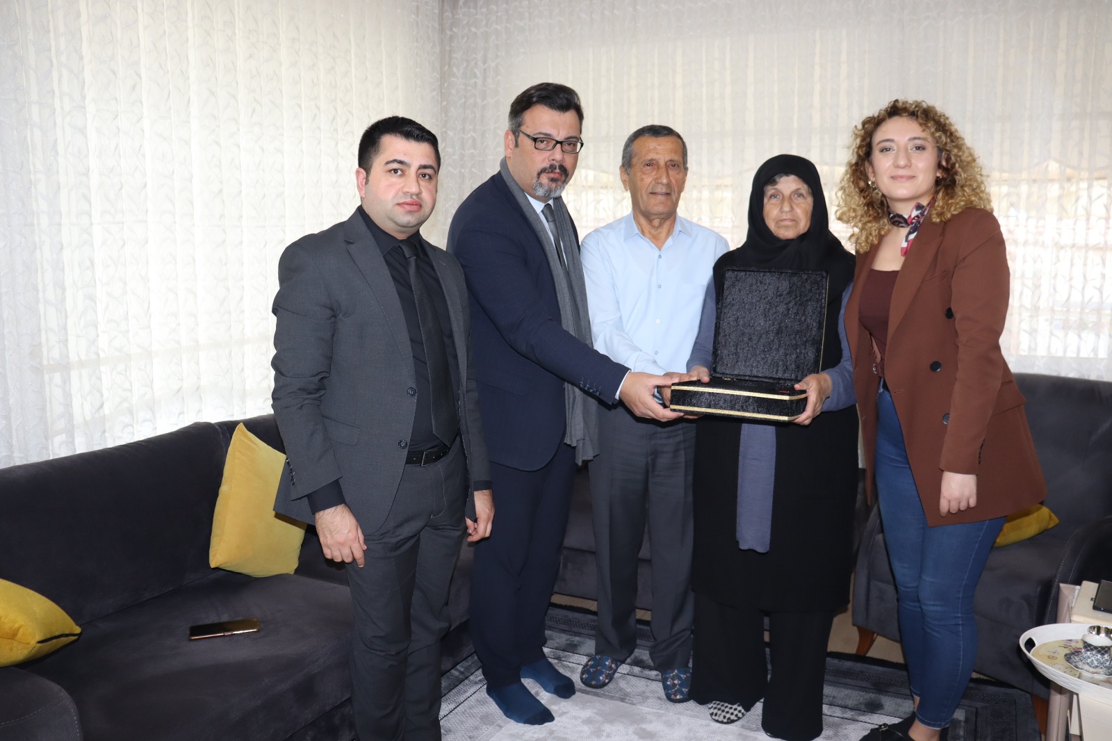 İzmit Belediyesi, gazilere saygı ve minnet duygularını sunmayı sürdürüyor (7)