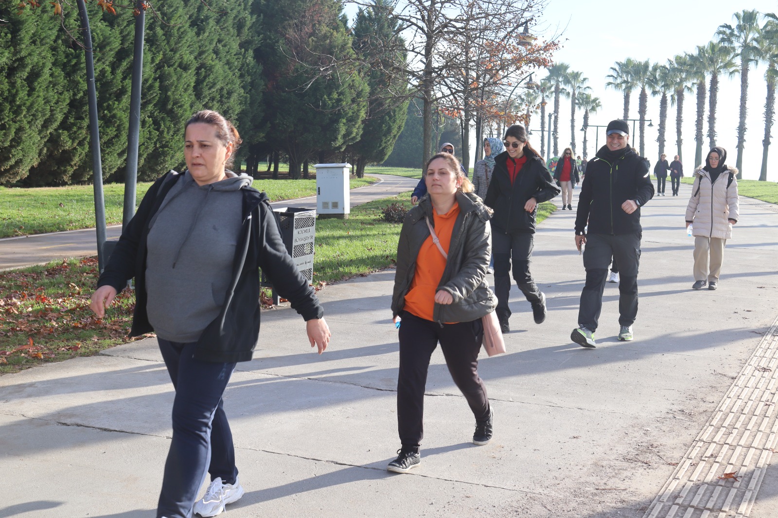 İzmit Belediyesi öncülüğünde yılın son Sağlıklı Yaşam Yürüyüşü gerçekleşti (4)