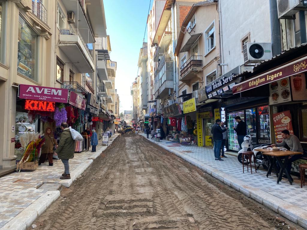 İzmit Belediyesi yöneticileri Akça Camii Caddesi Esnafını dinledi (1)