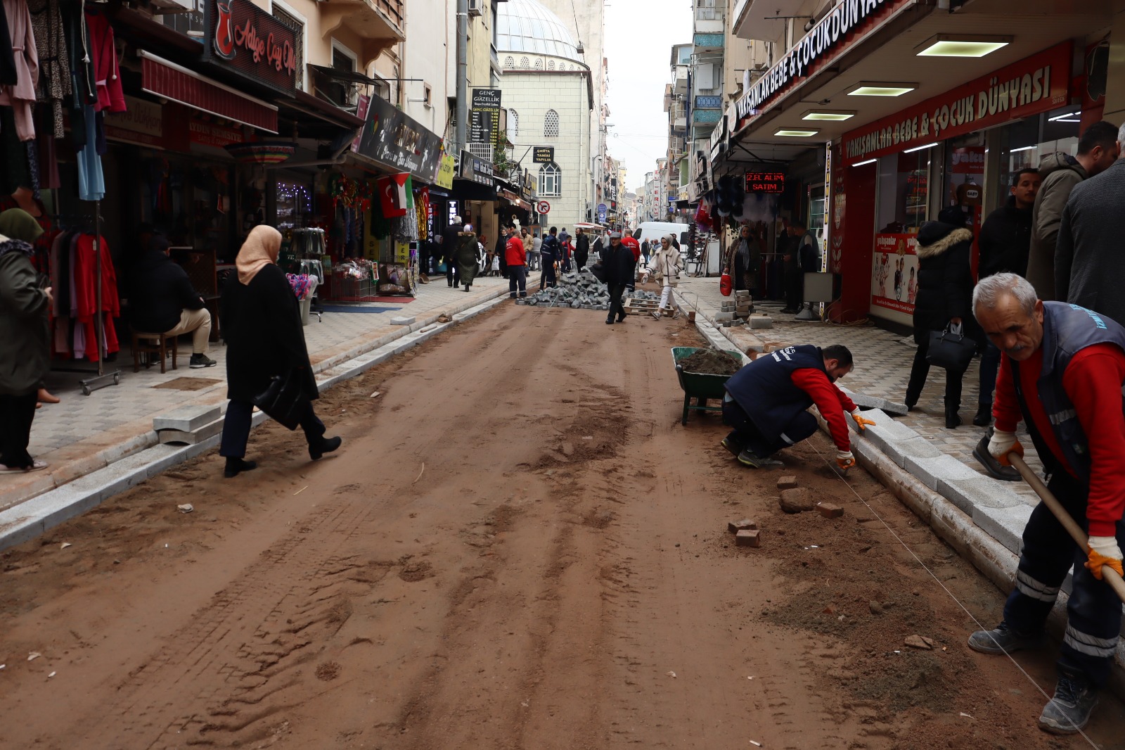 İzmit Belediyesi yöneticileri Akça Camii Caddesindeki çalışmaları inceledi (10)