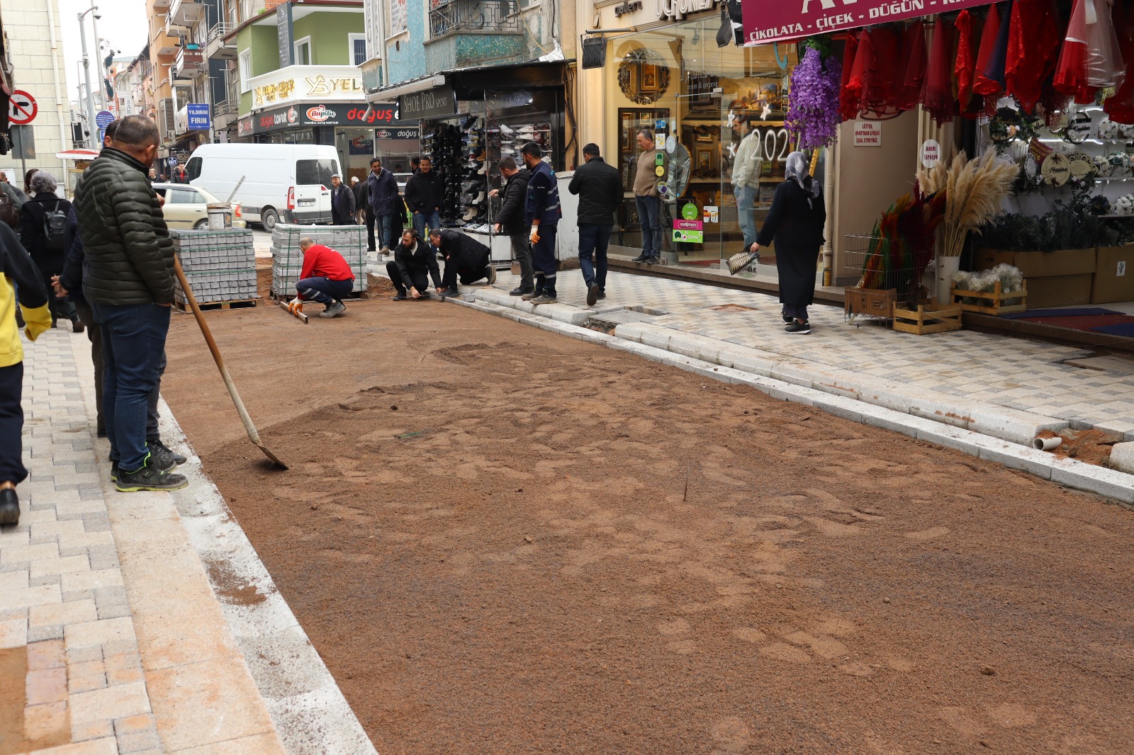 İzmit Belediyesi yöneticileri Akça Camii Caddesindeki çalışmaları inceledi (4)