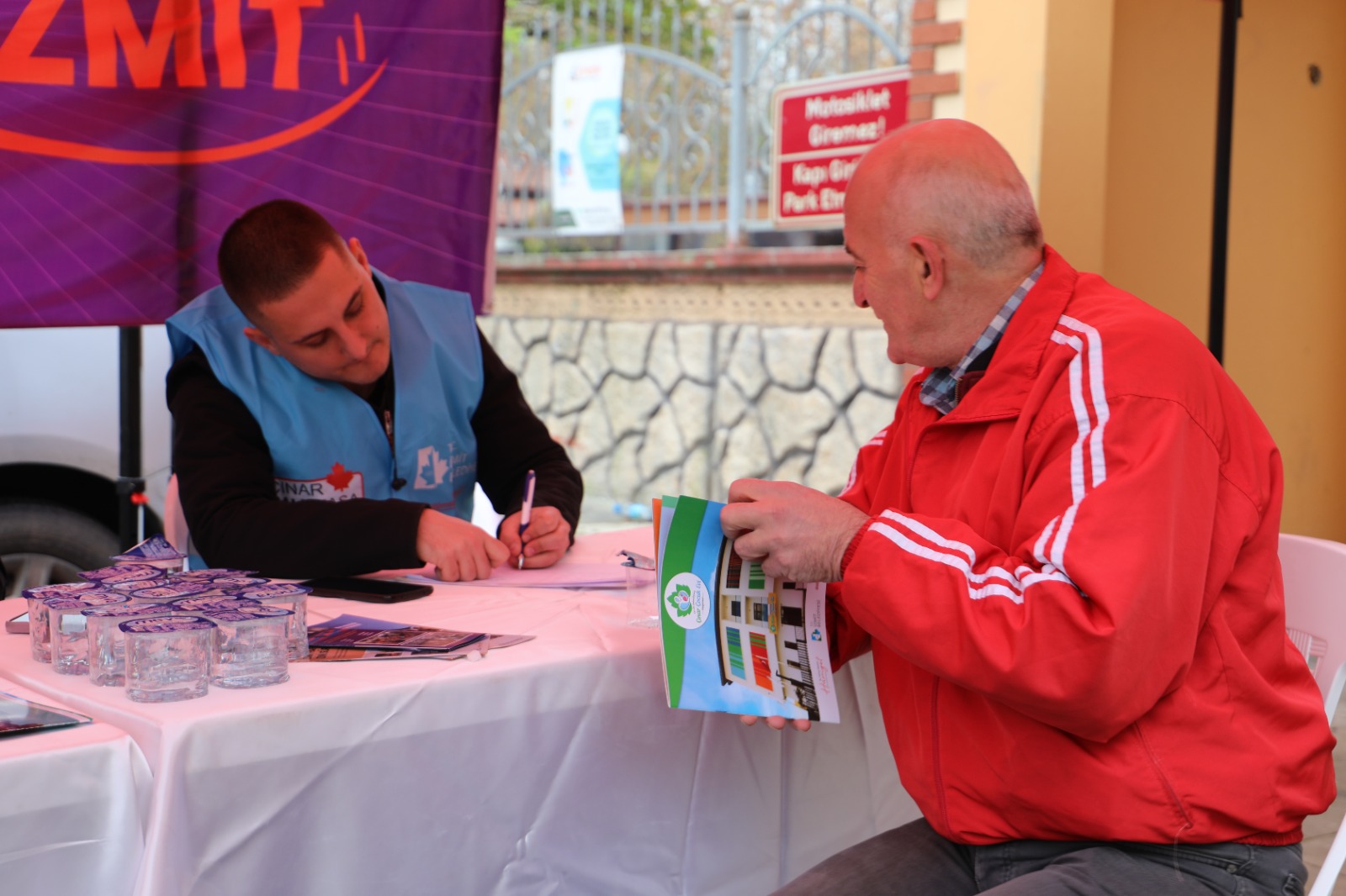 İzmit Belediyesi ‘Sen Anlat İzmit’ ile Kadıköy Mahalle sakinlerini dinledi (5)