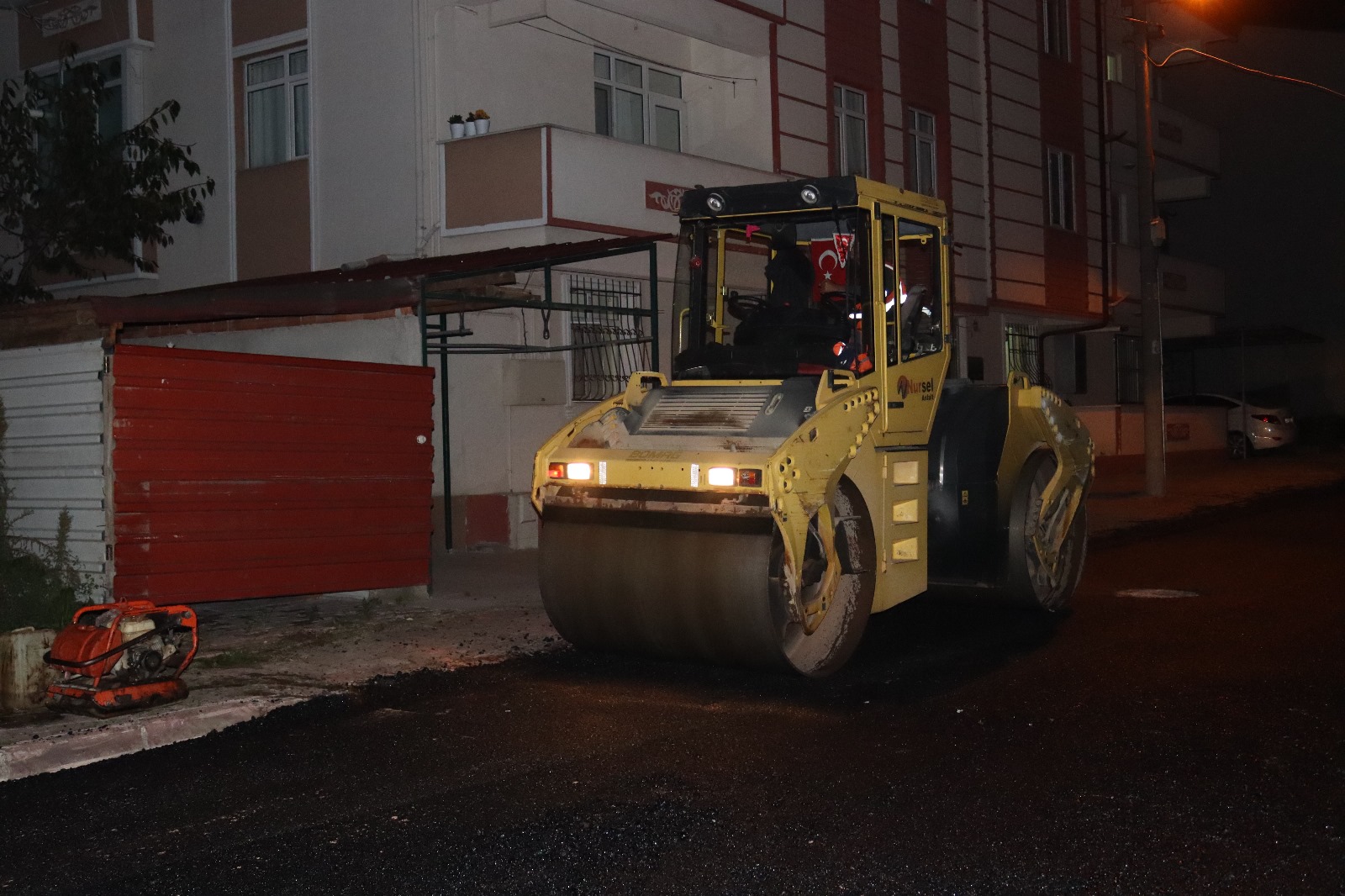 Izmit Belediyesinden Alikahya'da asfalt seferberligi (8)