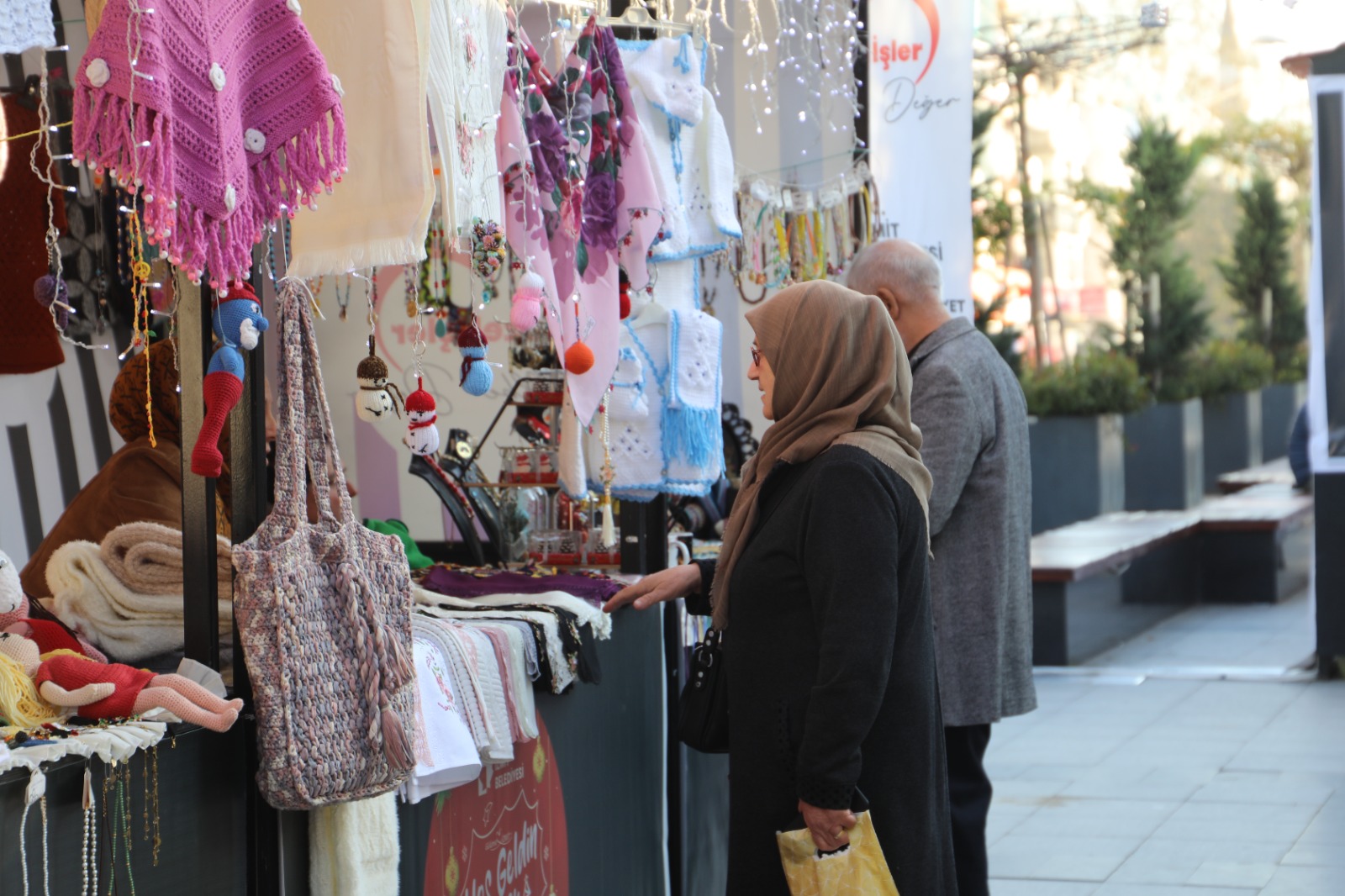 İzmit Belediyesinin gelenekselleşen Yılbaşı Pazarı tüm İzmitlileri bekliyor (7)