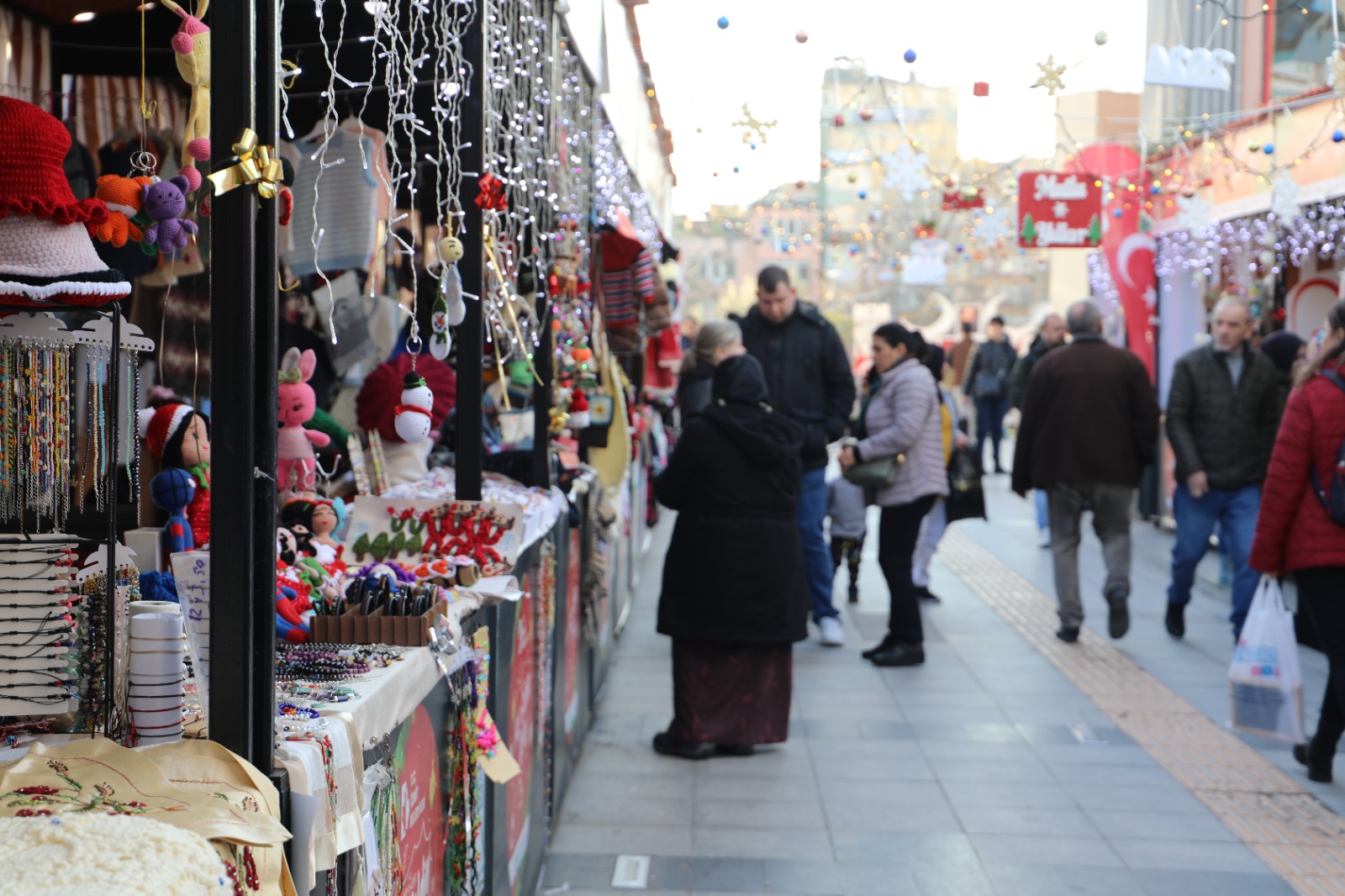 İzmit Belediyesinin gelenekselleşen Yılbaşı Pazarı tüm İzmitlileri bekliyor (8)