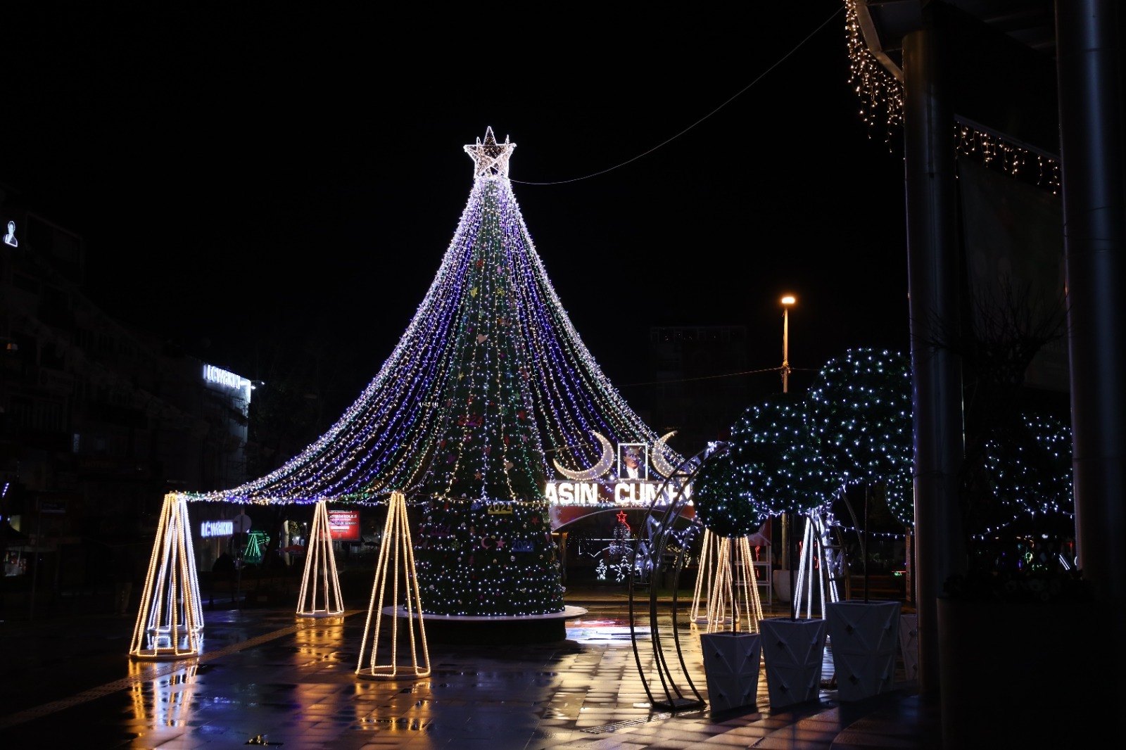 Izmit Bu yilbasinda da isil isil (4)