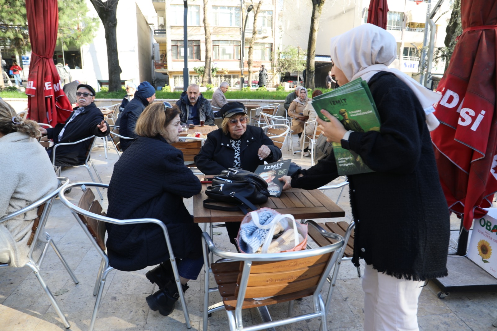 İzmit Kafasının 100. Yıl özel sayısı İzmitlilerle buluştu (1)