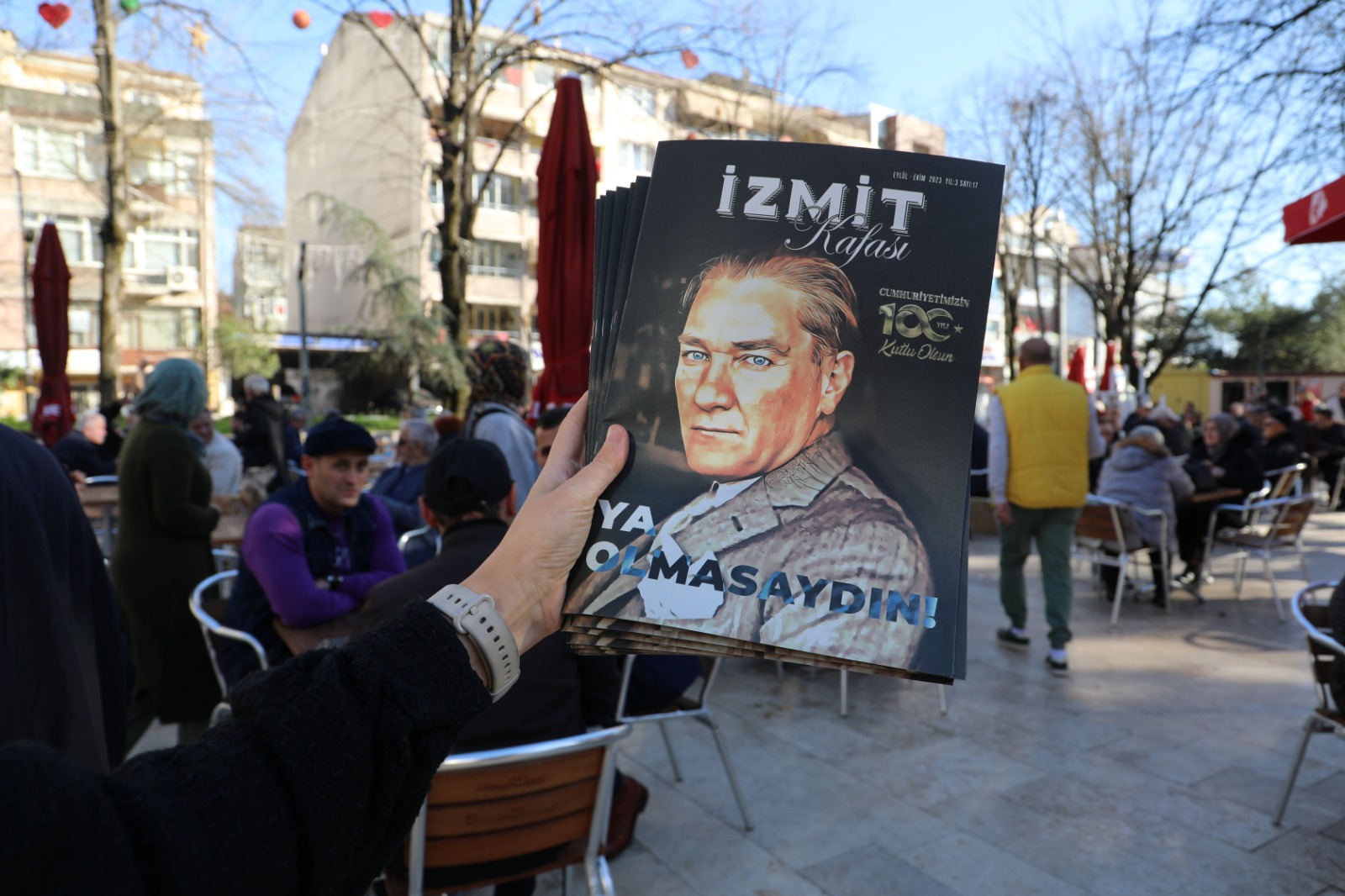 İzmit Kafasının 100. Yıl özel sayısı İzmitlilerle buluştu (3)