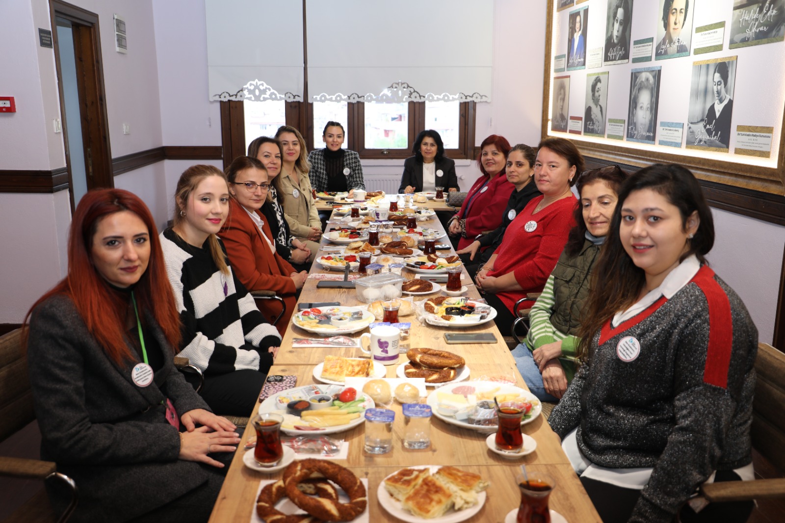 İzmit'in kadın yöneticileri Dünya Kadın Hakları Günü’nde buluştu (1)
