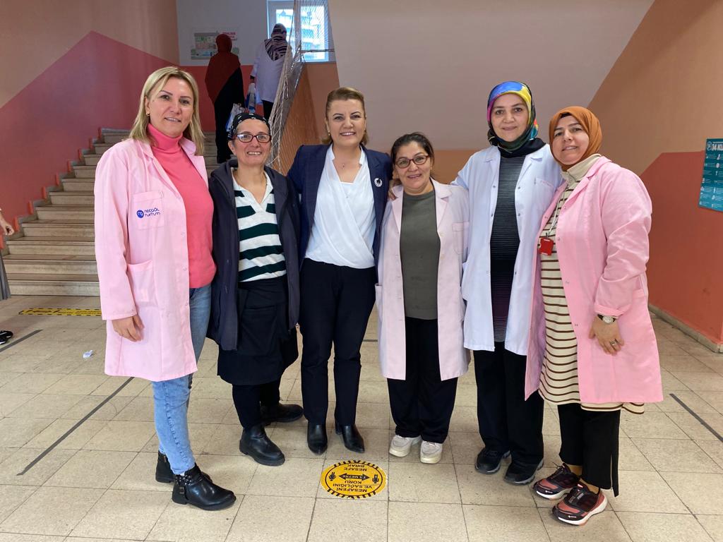 İzmitli öğrencilerden Başkan Hürriyet’e sevgi seli (1)