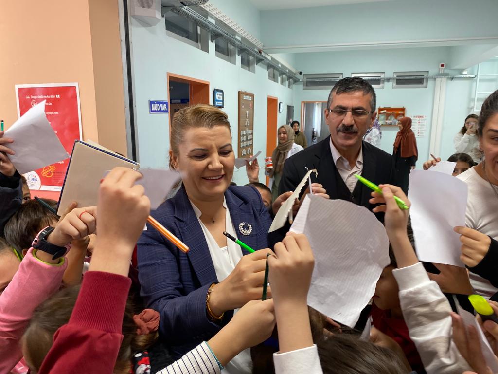 İzmitli öğrencilerden Başkan Hürriyet’e sevgi seli (7)