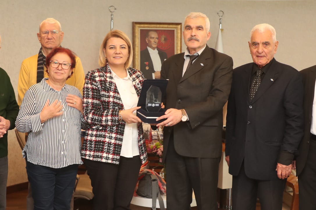 Sekalılardan başkan Hürriyet’e teşekkür plaketi (1)