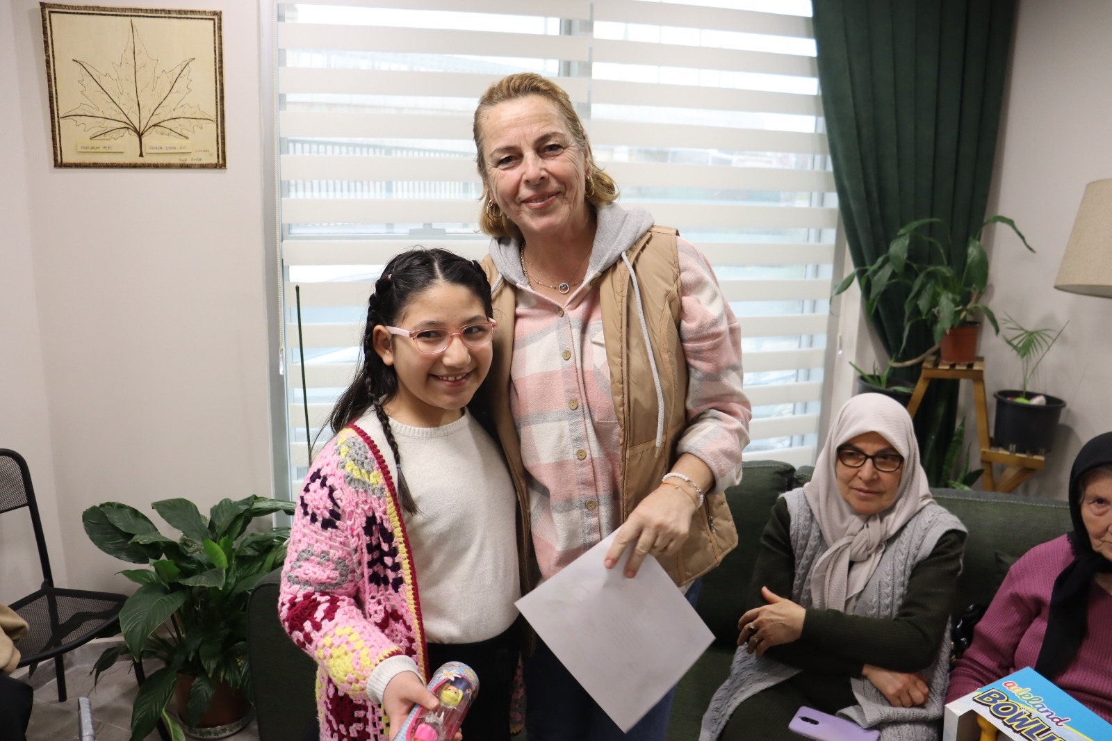 Asırlık çınarlardan Kısa Mola çocuklarına karne sürprizi (1)