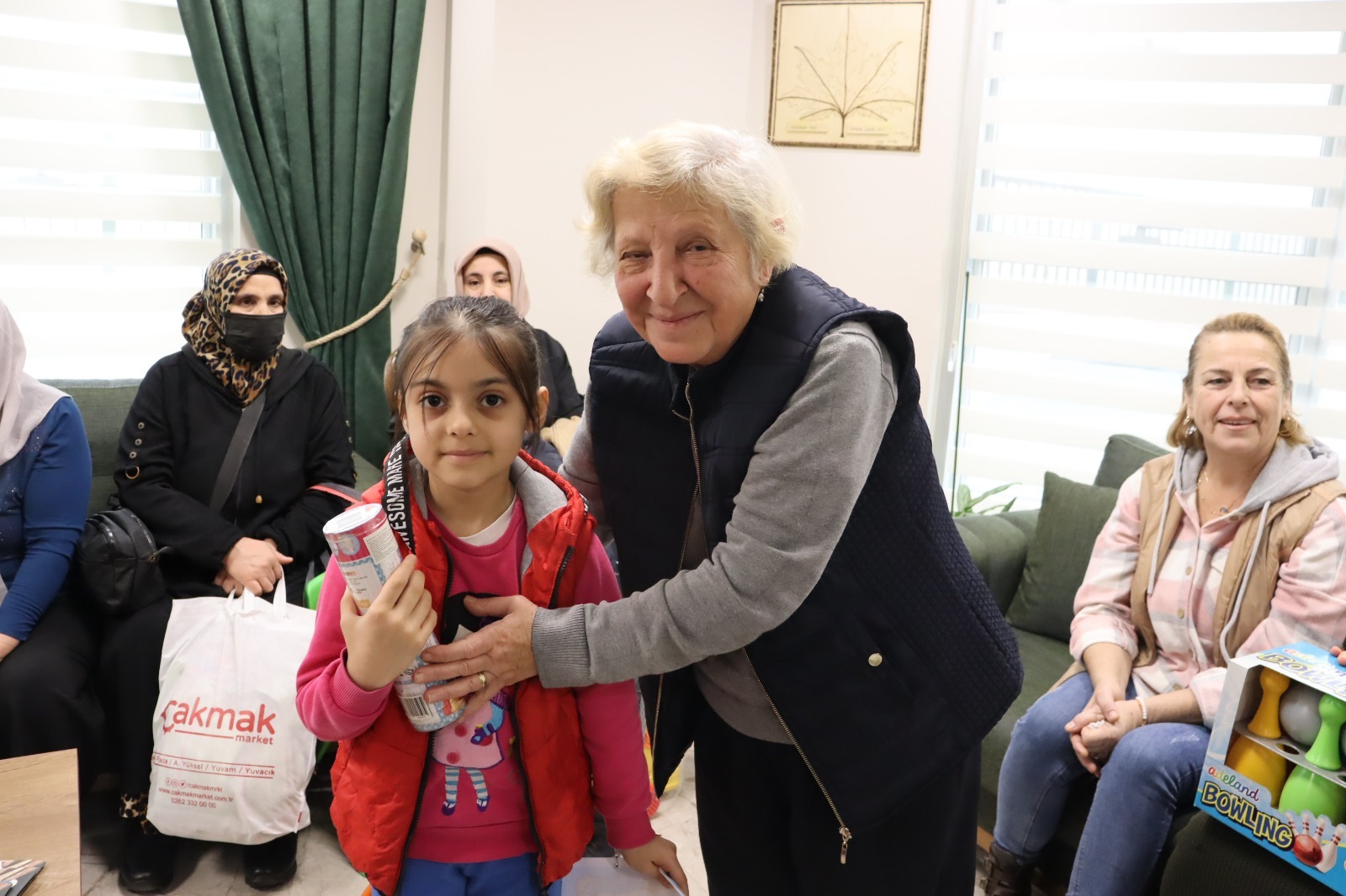Asırlık çınarlardan Kısa Mola çocuklarına karne sürprizi (10)