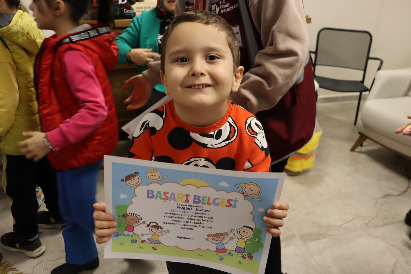 Asırlık çınarlardan Kısa Mola çocuklarına karne sürprizi (3)