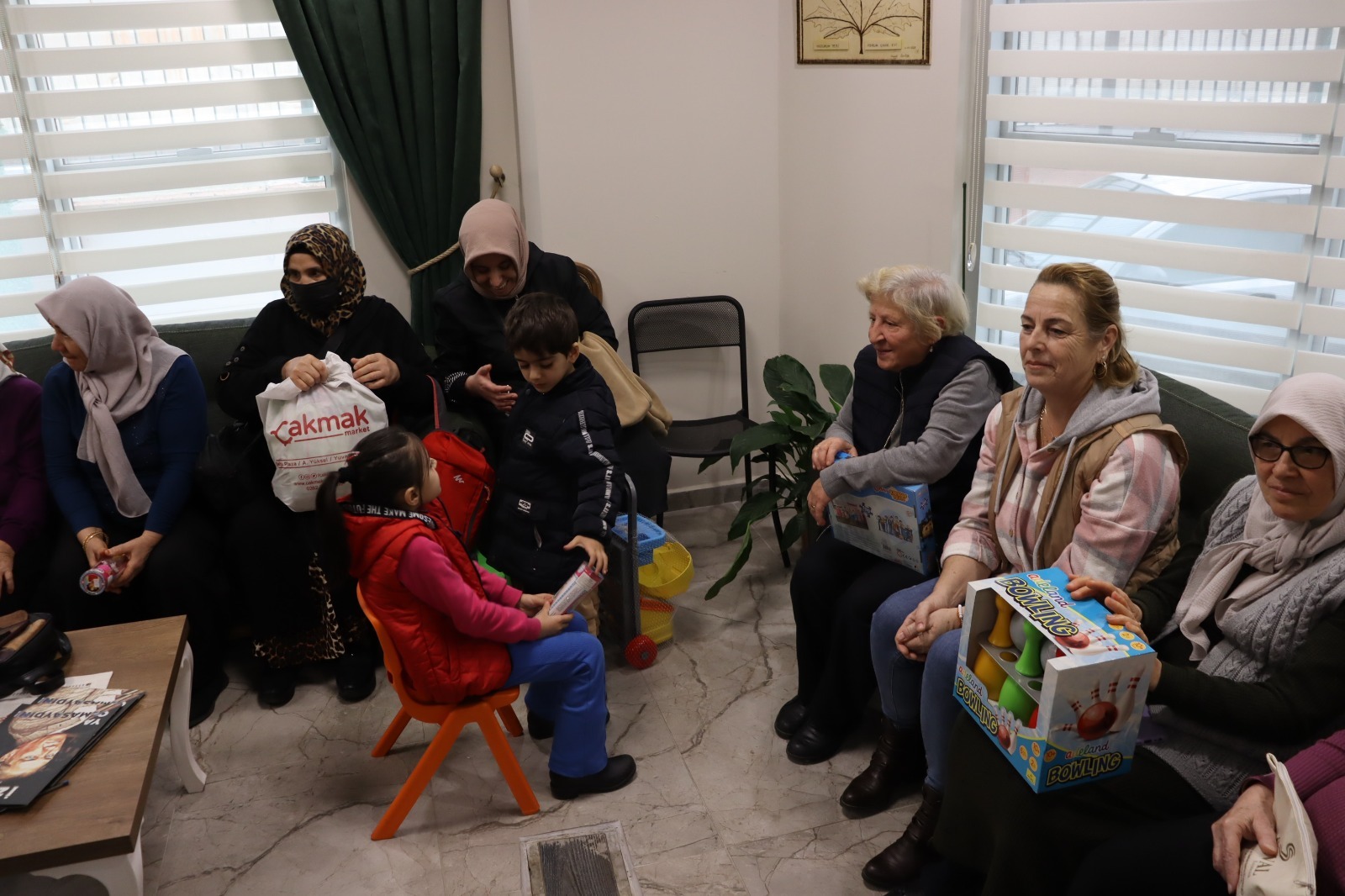 Asırlık çınarlardan Kısa Mola çocuklarına karne sürprizi (8)
