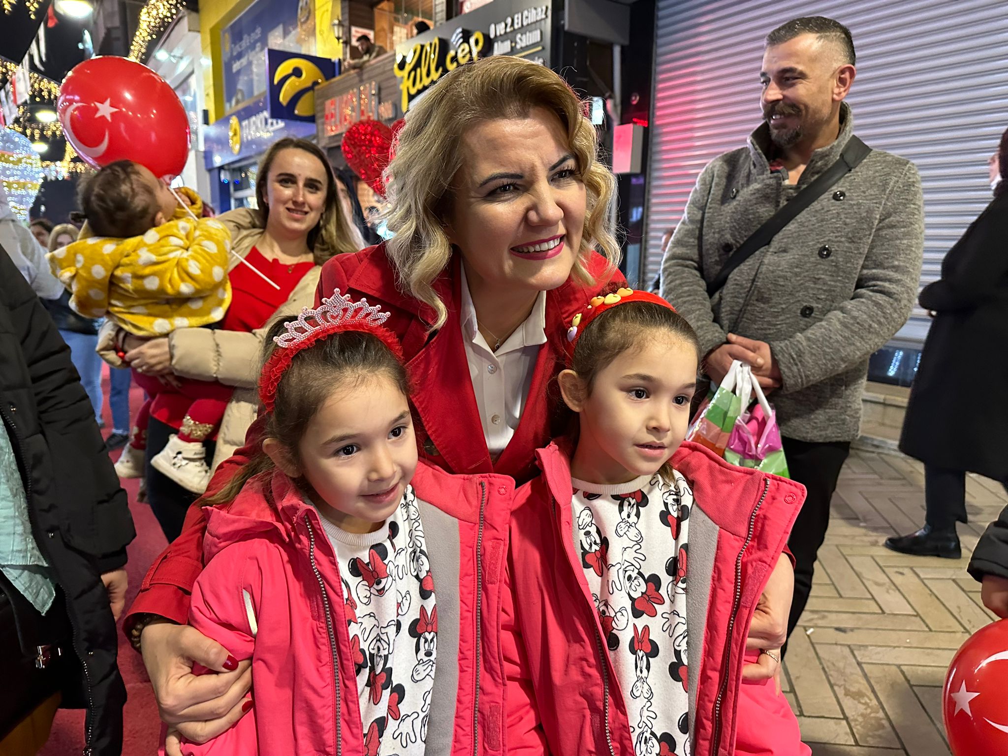 Baskan Hürriyet, 2024e saatler kala esnaf ve vatandaslara iyi yillar diledi (14)