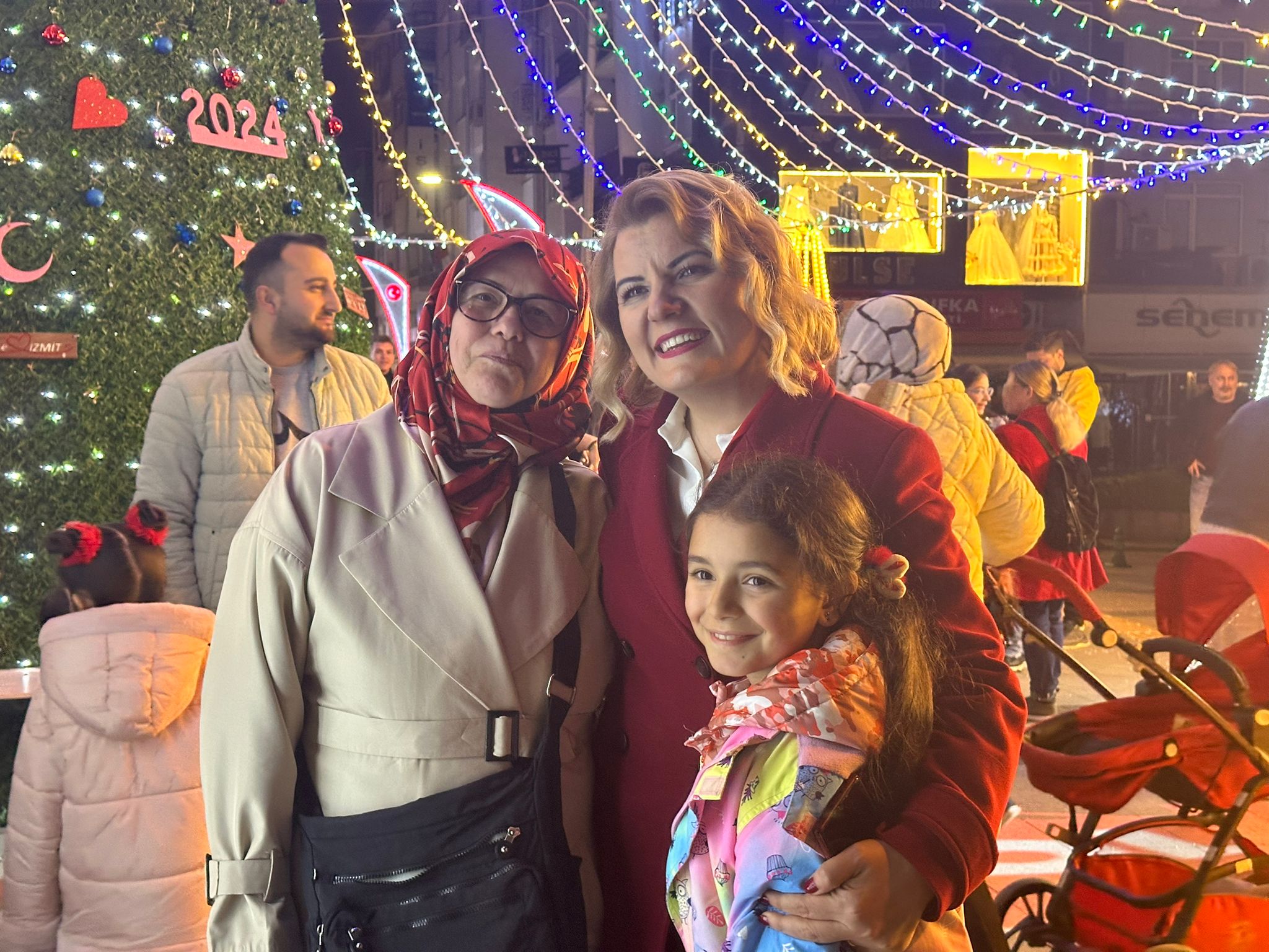 Baskan Hürriyet, 2024e saatler kala esnaf ve vatandaslara iyi yillar diledi (15)