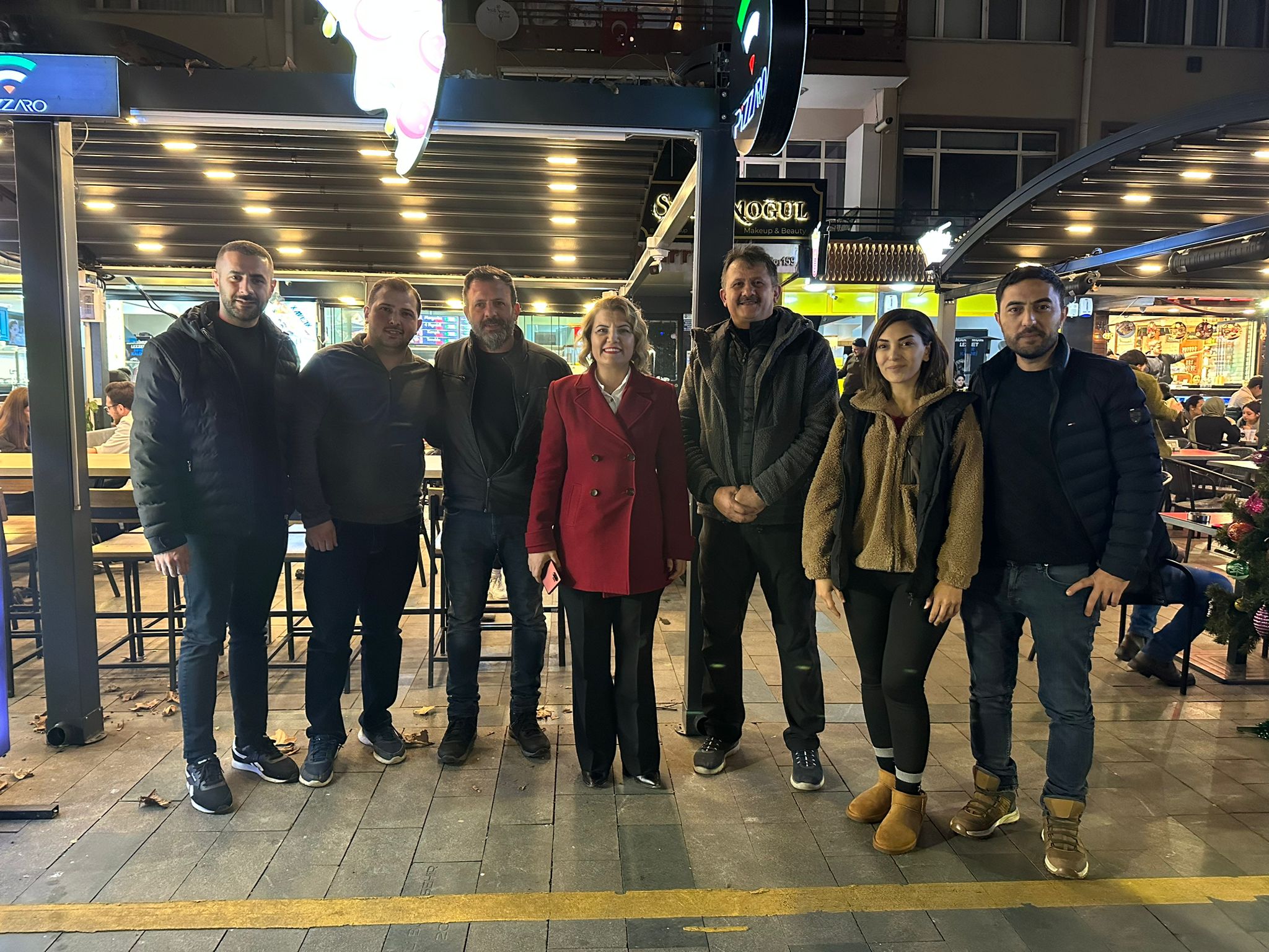 Baskan Hürriyet, 2024e saatler kala esnaf ve vatandaslara iyi yillar diledi (2)