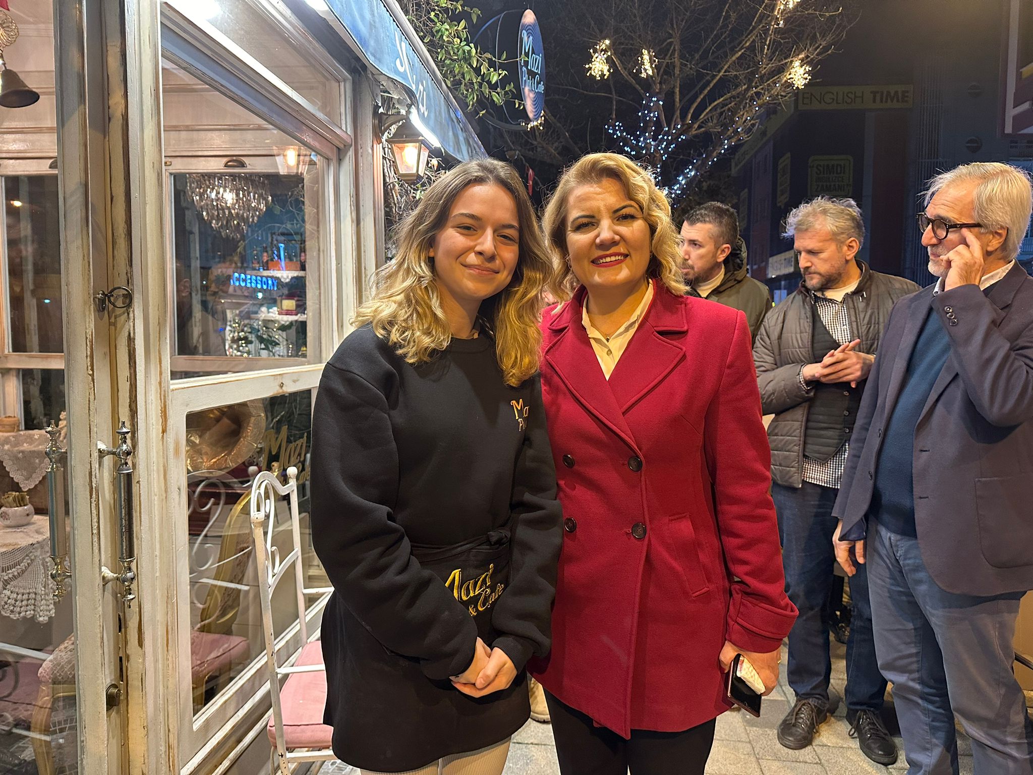 Baskan Hürriyet, 2024e saatler kala esnaf ve vatandaslara iyi yillar diledi (7)