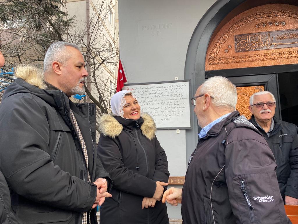 Başkan Hürriyet, Yenimahalle Oğuz Camii cemaatine hayırlı cumalar diledi (4)