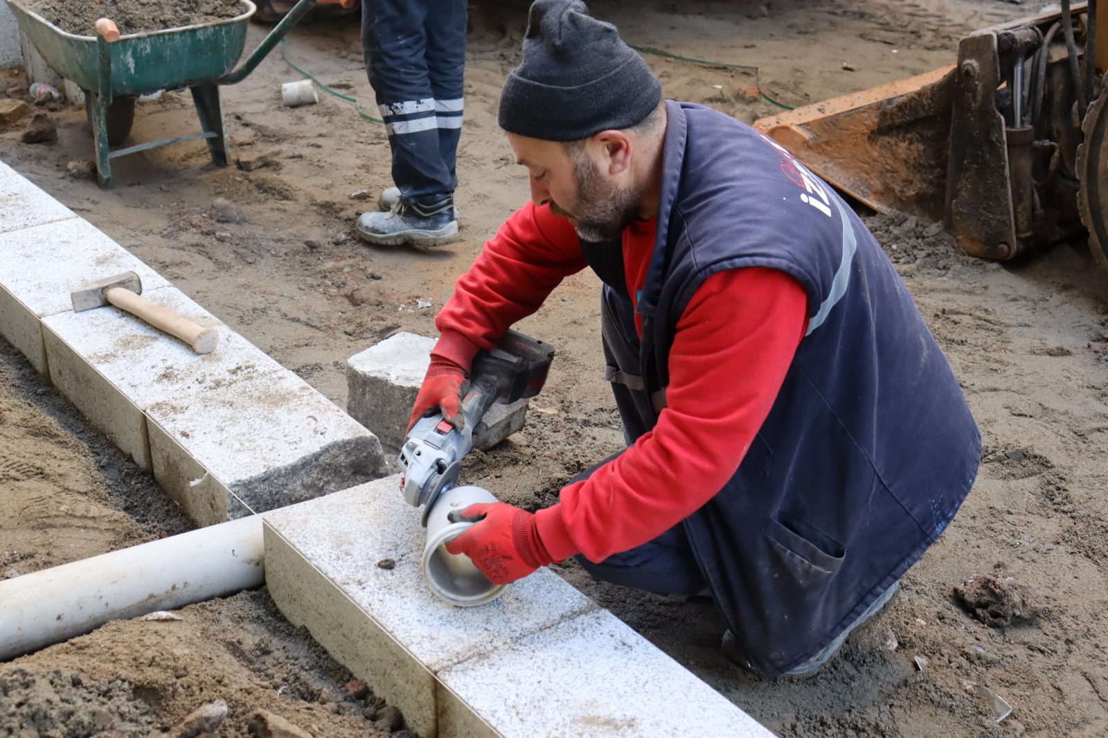 İzmit Belediye Fen İşleri Müdürlüğü 2023’te de kente estetik getirdi (13)