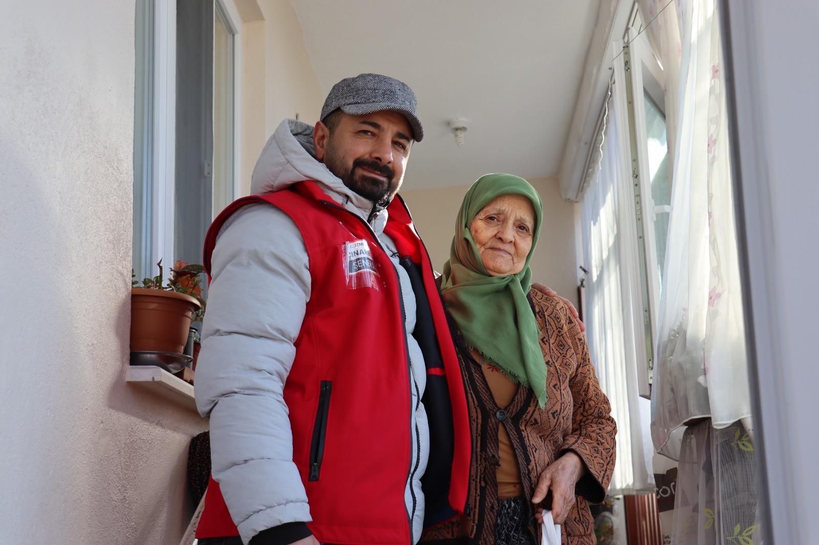 İzmit Belediyesi Çınar Ekibi, Orhaniye’de çalınmadık kapı bırakmadı (6)
