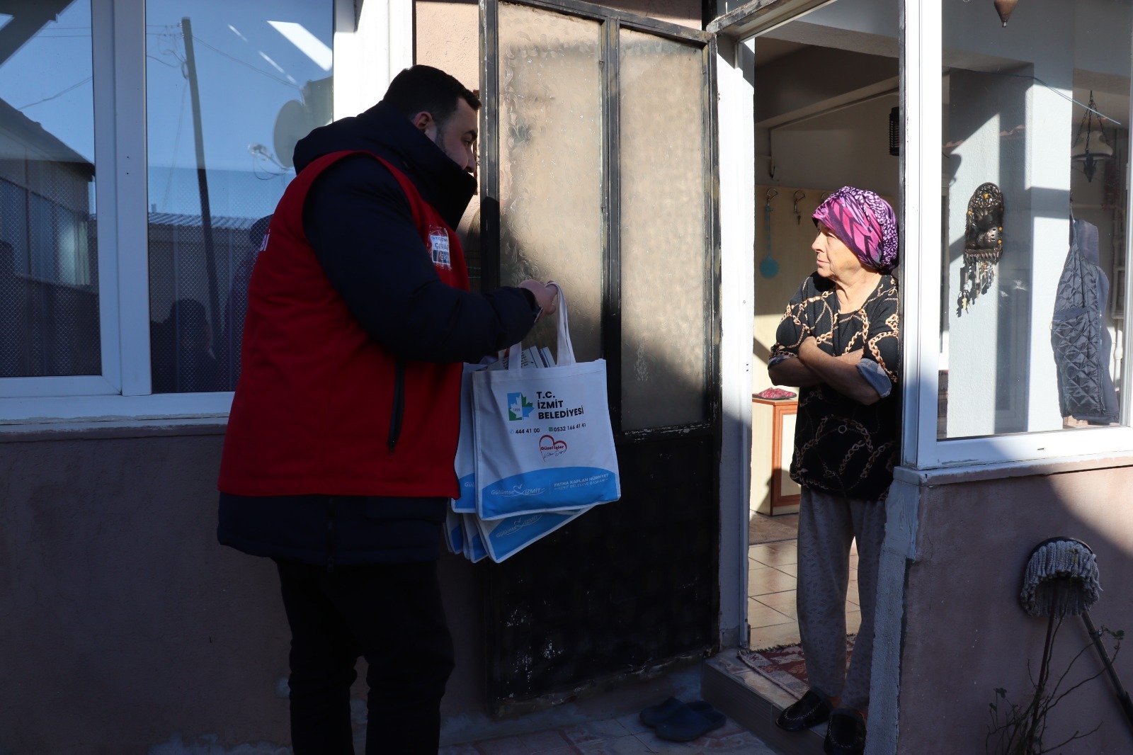 İzmit Belediyesi Çınar Ekibi, Orhaniye’de çalınmadık kapı bırakmadı (7)