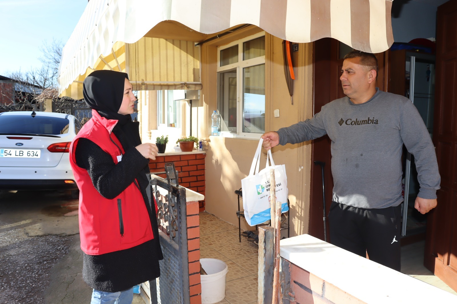 İzmit Belediyesi Çınar Ekibi, Yenice Köyü’nde vatandaşın kapısını çaldı (2)