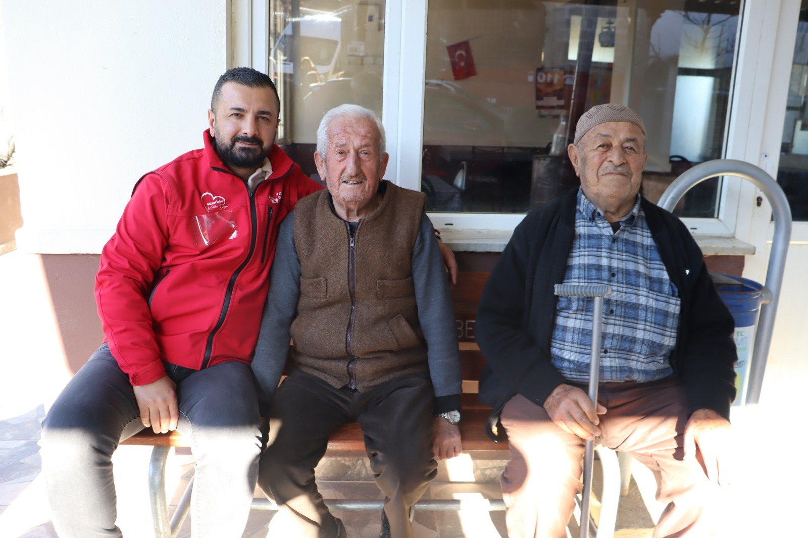 İzmit Belediyesi Çınar Ekibi, Yenice Köyü’nde vatandaşın kapısını çaldı (3)