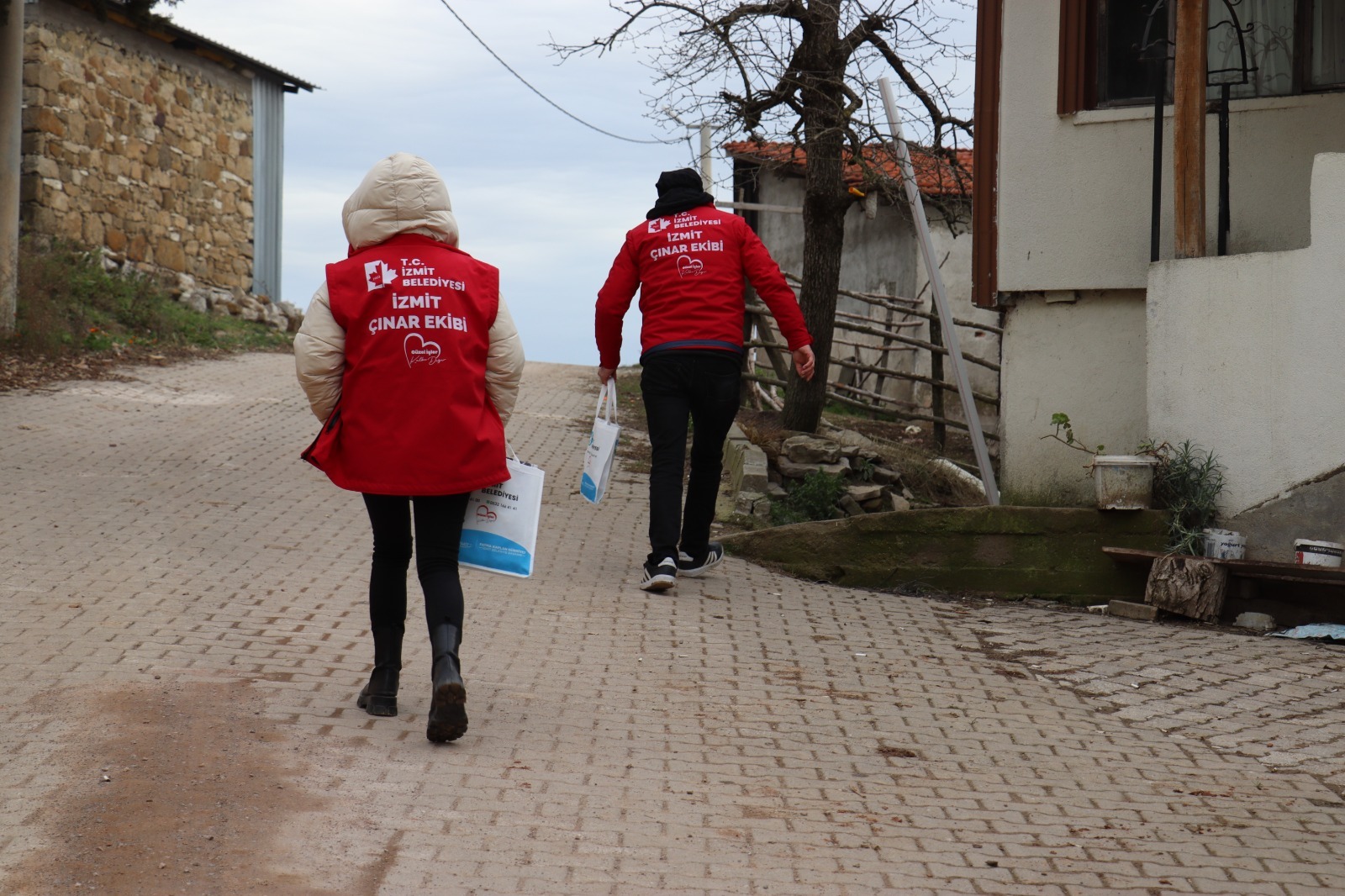 İzmit Belediyesi Çınar Ekibi köy ziyaretlerine devam ediyor (1)