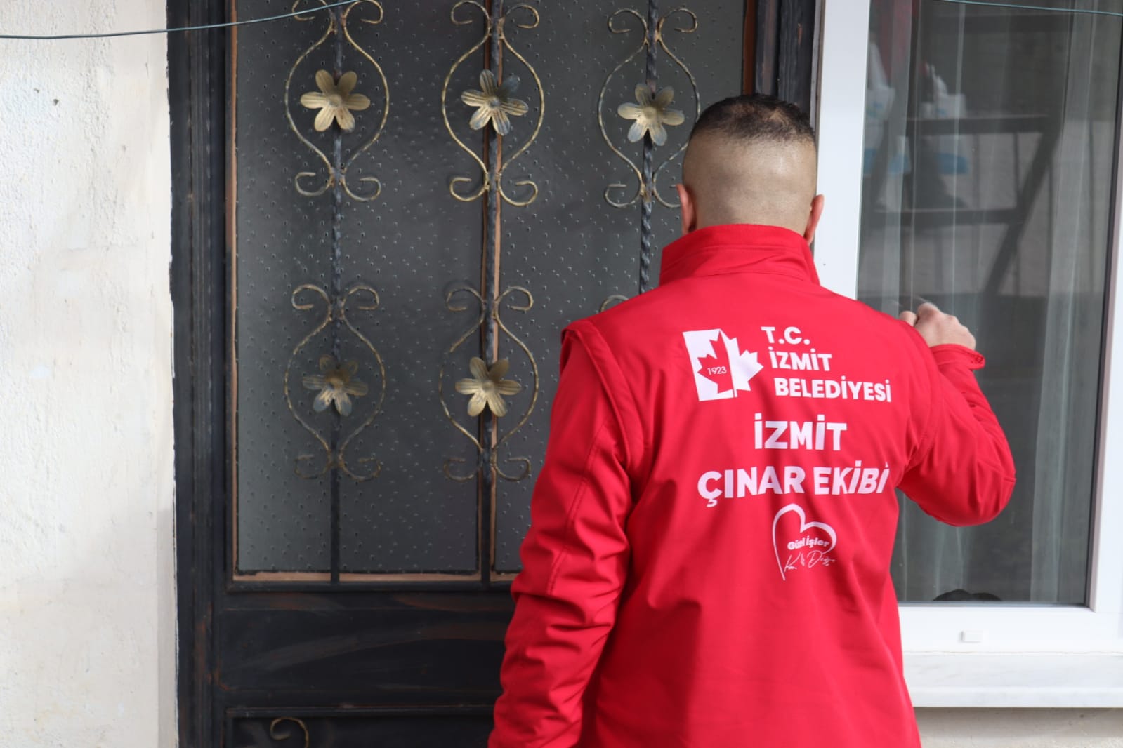 İzmit Belediyesi Çınar Ekibi köyleri karış karış geziyor (8)