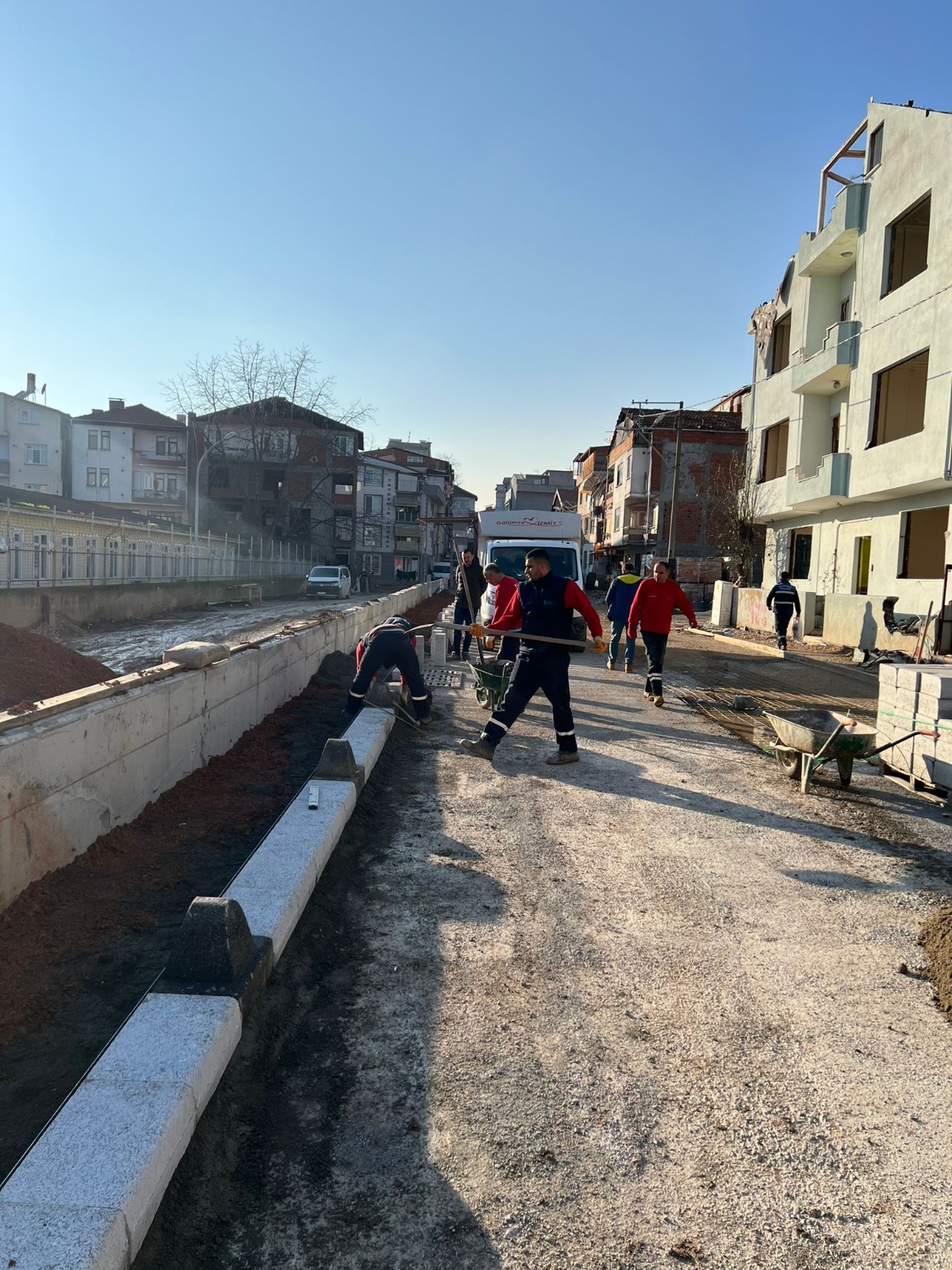 İzmit Belediyesi Mustafa Çalık Sokağı konfora kavuşturuyor (3)