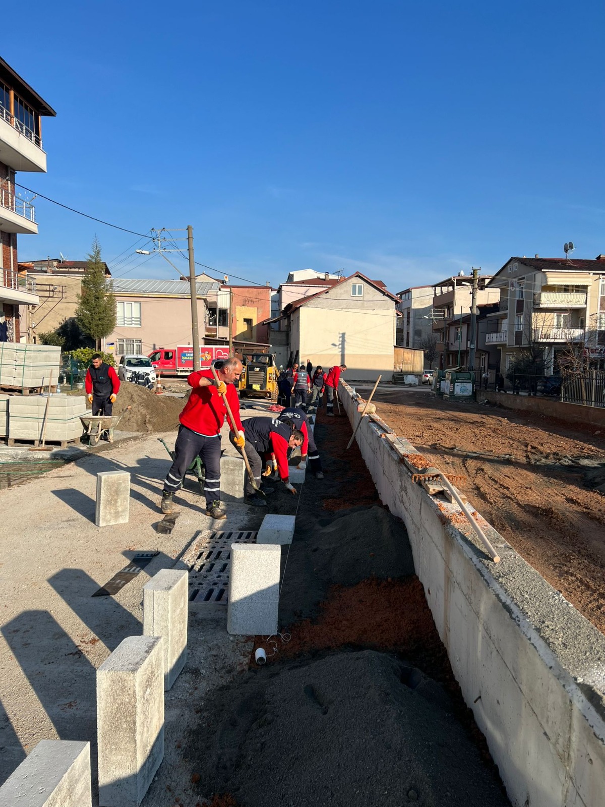 İzmit Belediyesi Mustafa Çalık Sokağı konfora kavuşturuyor (8)