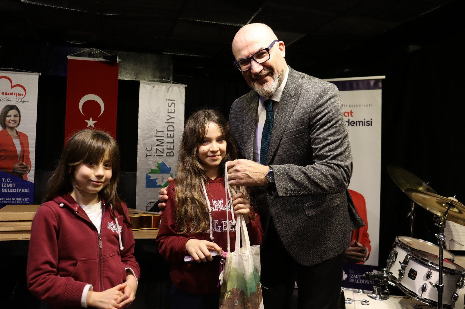 İzmit Belediyesi çocukları sanatla buluşturmaya devam ediyor (8)