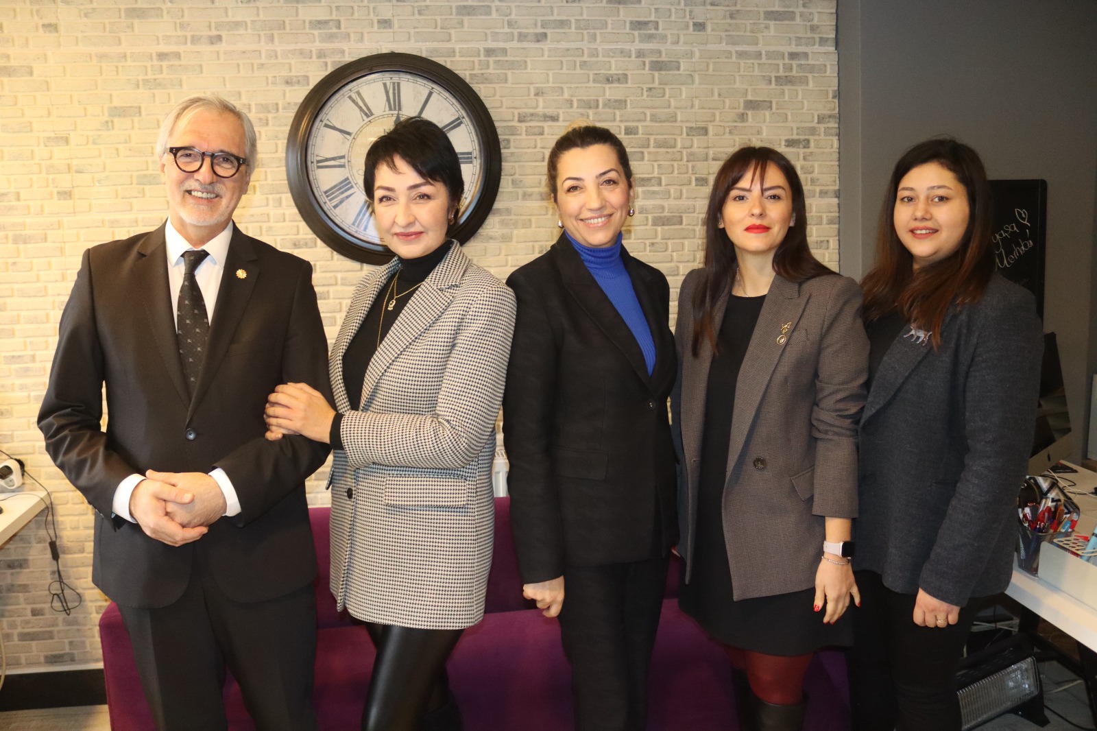 İzmit Belediyesi gazetelerde görev yapan kadın yöneticileri ziyaret etti (3)