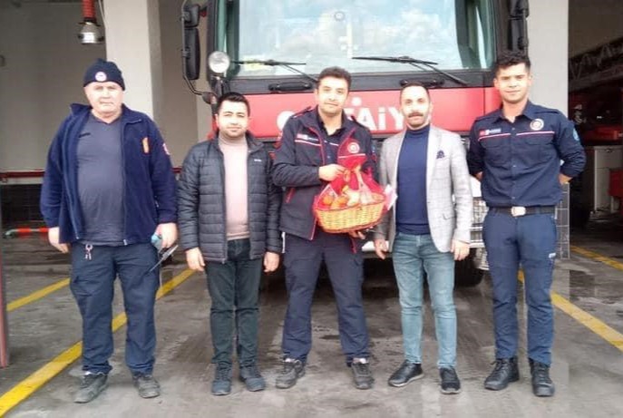 İzmit Belediyesi yeni yılda da sağlıkçılar, polisler ve taksicileri unutmadı (1)