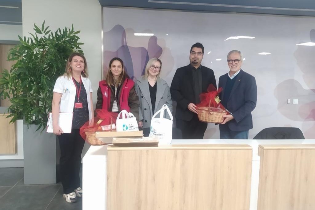 İzmit Belediyesi yeni yılda da sağlıkçılar, polisler ve taksicileri unutmadı (3)