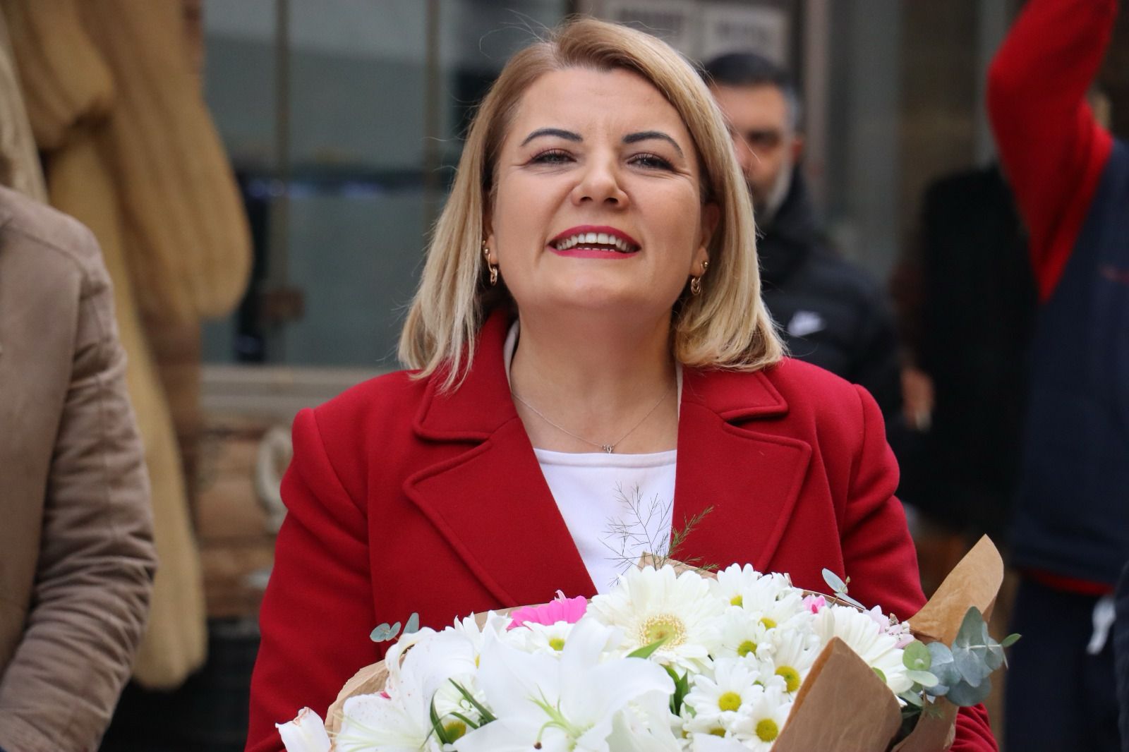 İzmit Belediyesi yılların sorunlarını çözüme kavuşturmaya devam ediyor! (4)