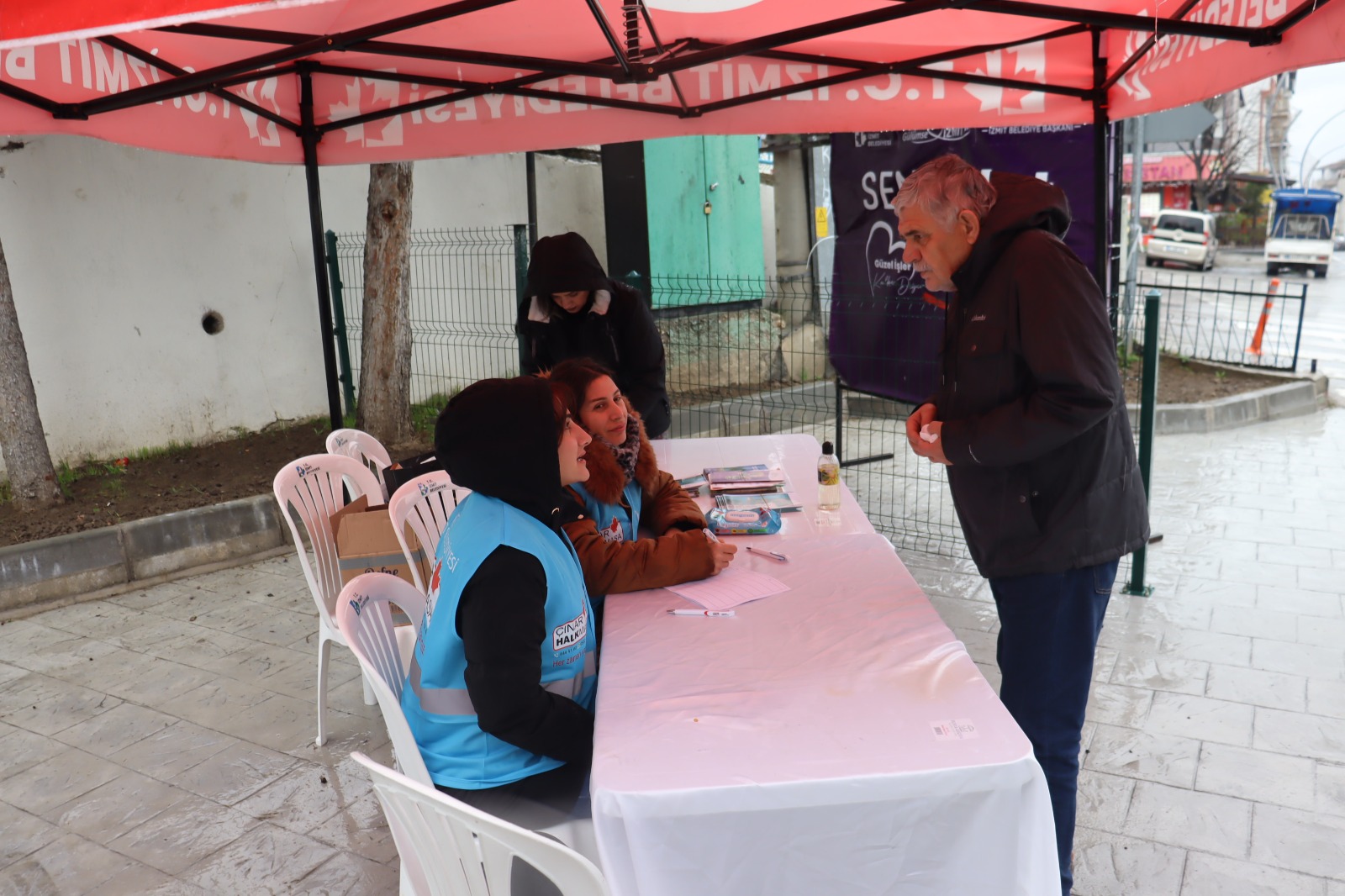 İzmit Belediyesi ‘Sen Anlat İzmit’ ile Yenimahalle sakinlerini dinledi (3)