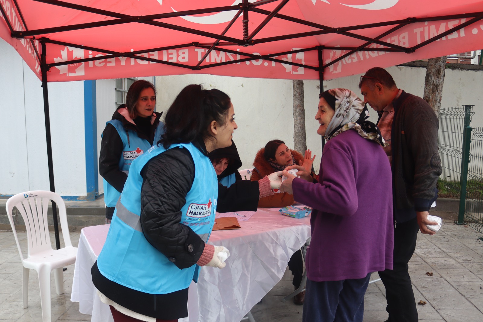 İzmit Belediyesi ‘Sen Anlat İzmit’ ile Yenimahalle sakinlerini dinledi (4)