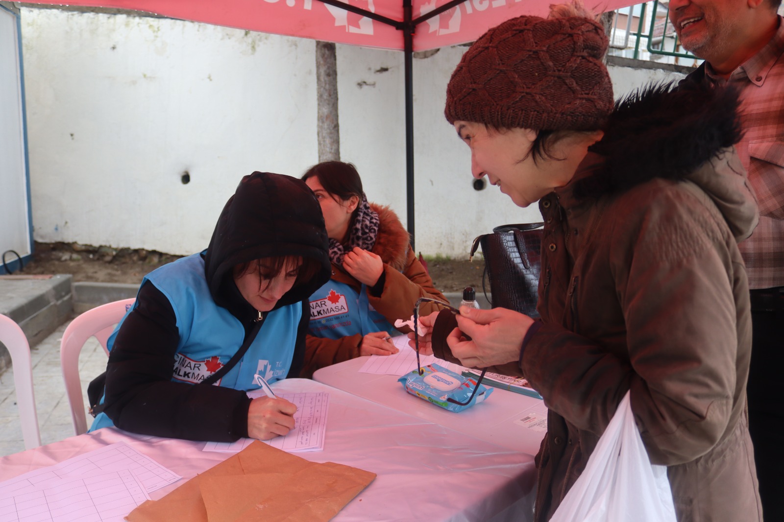 İzmit Belediyesi ‘Sen Anlat İzmit’ ile Yenimahalle sakinlerini dinledi (5)