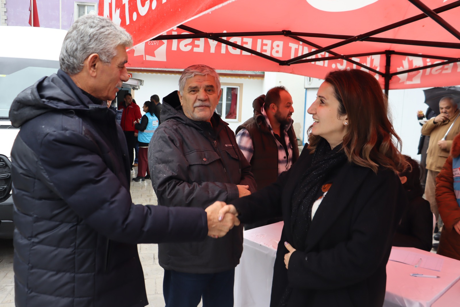 İzmit Belediyesi ‘Sen Anlat İzmit’ ile Yenimahalle sakinlerini dinledi (9)