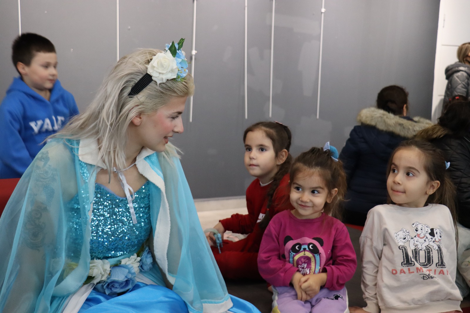 Izmit Çocuk Festivali'nde çocuklar çok egleniyor (1)