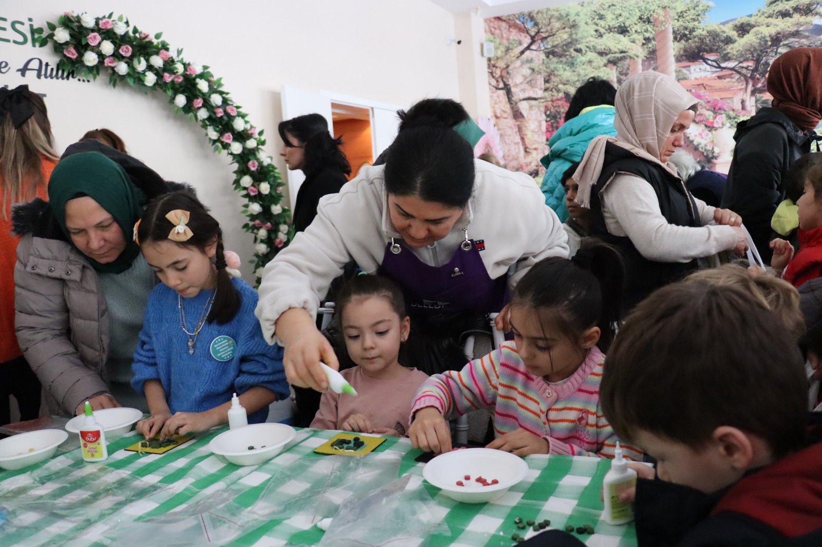 Izmit Çocuk Festivali'nde çocuklar çok egleniyor (5)