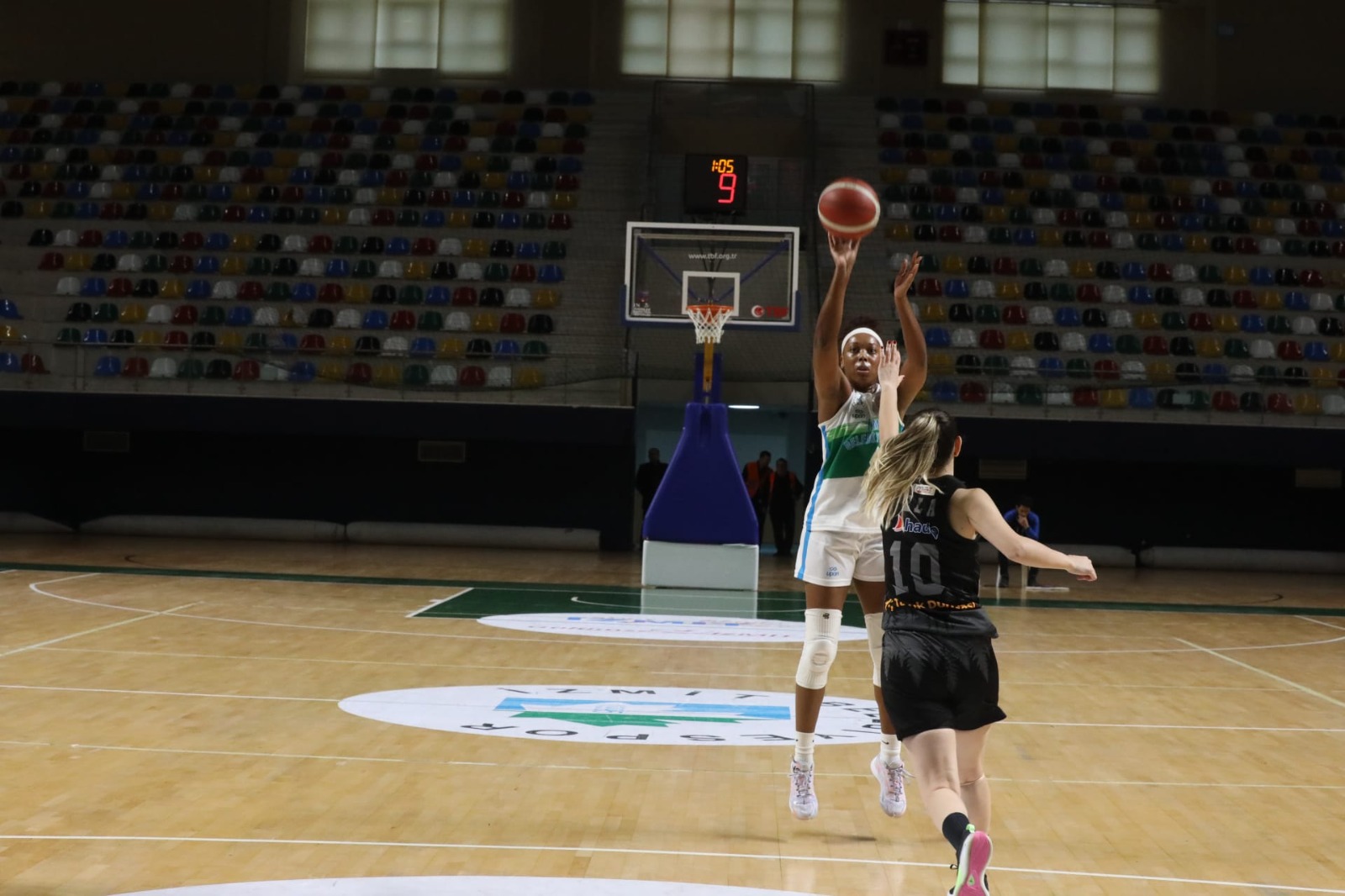 İzmit’in perileri Hatay’ı rahat geçti 131-87 (10)