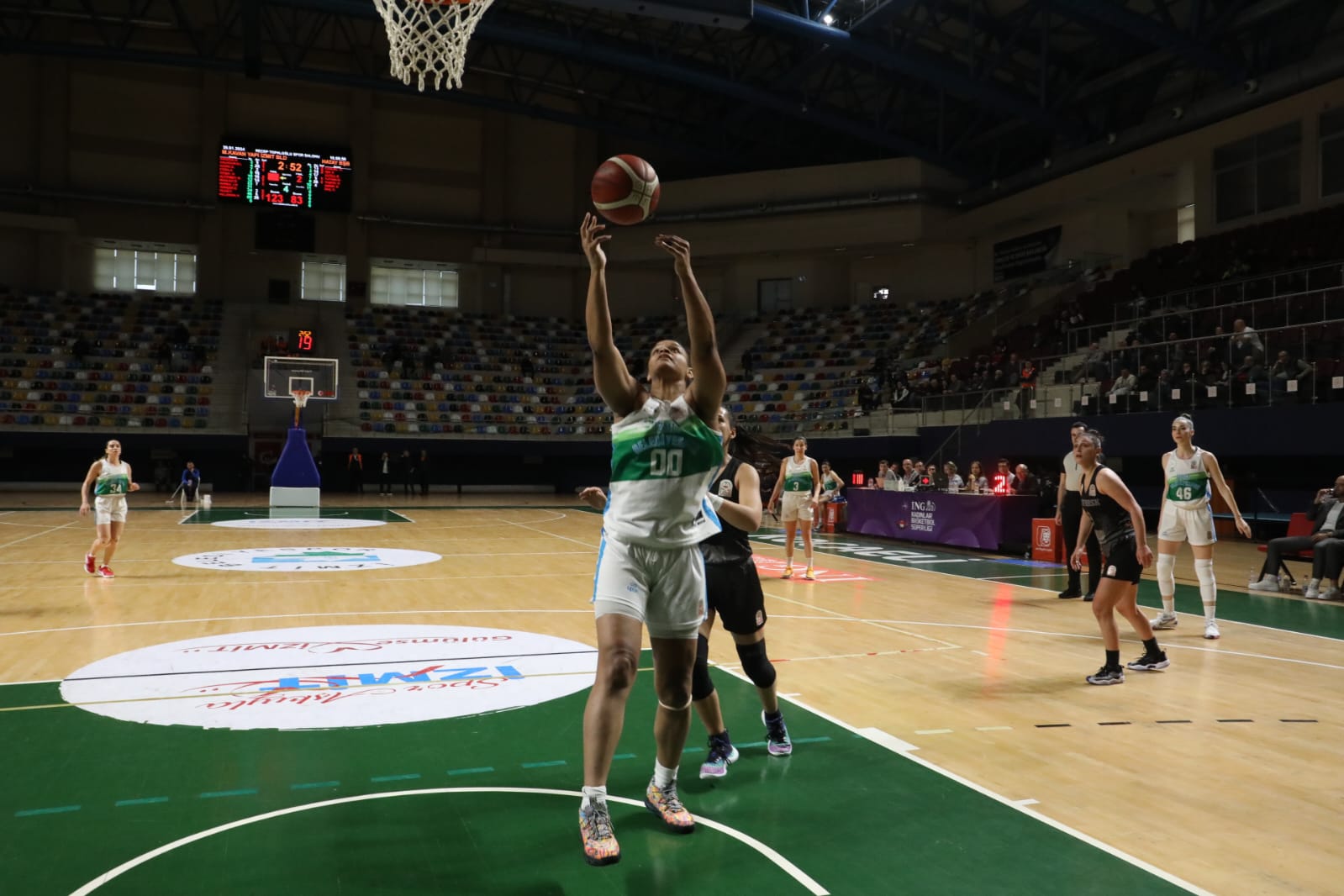 İzmit’in perileri Hatay’ı rahat geçti 131-87 (3)