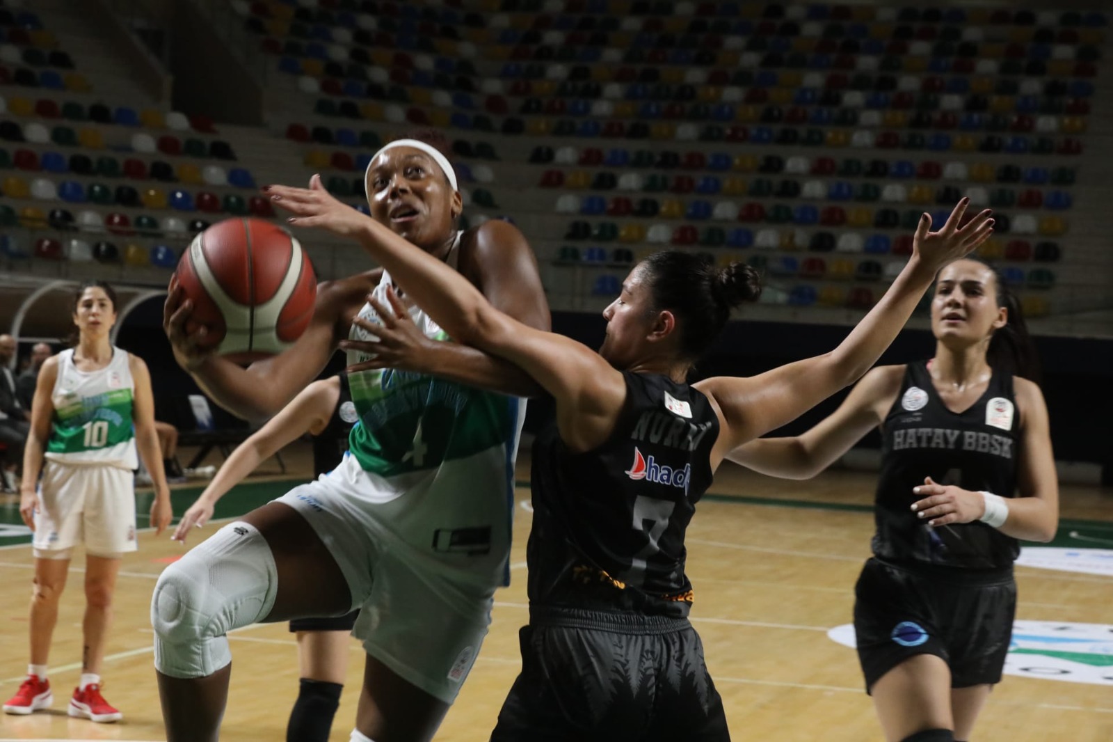 İzmit’in perileri Hatay’ı rahat geçti 131-87 (4)